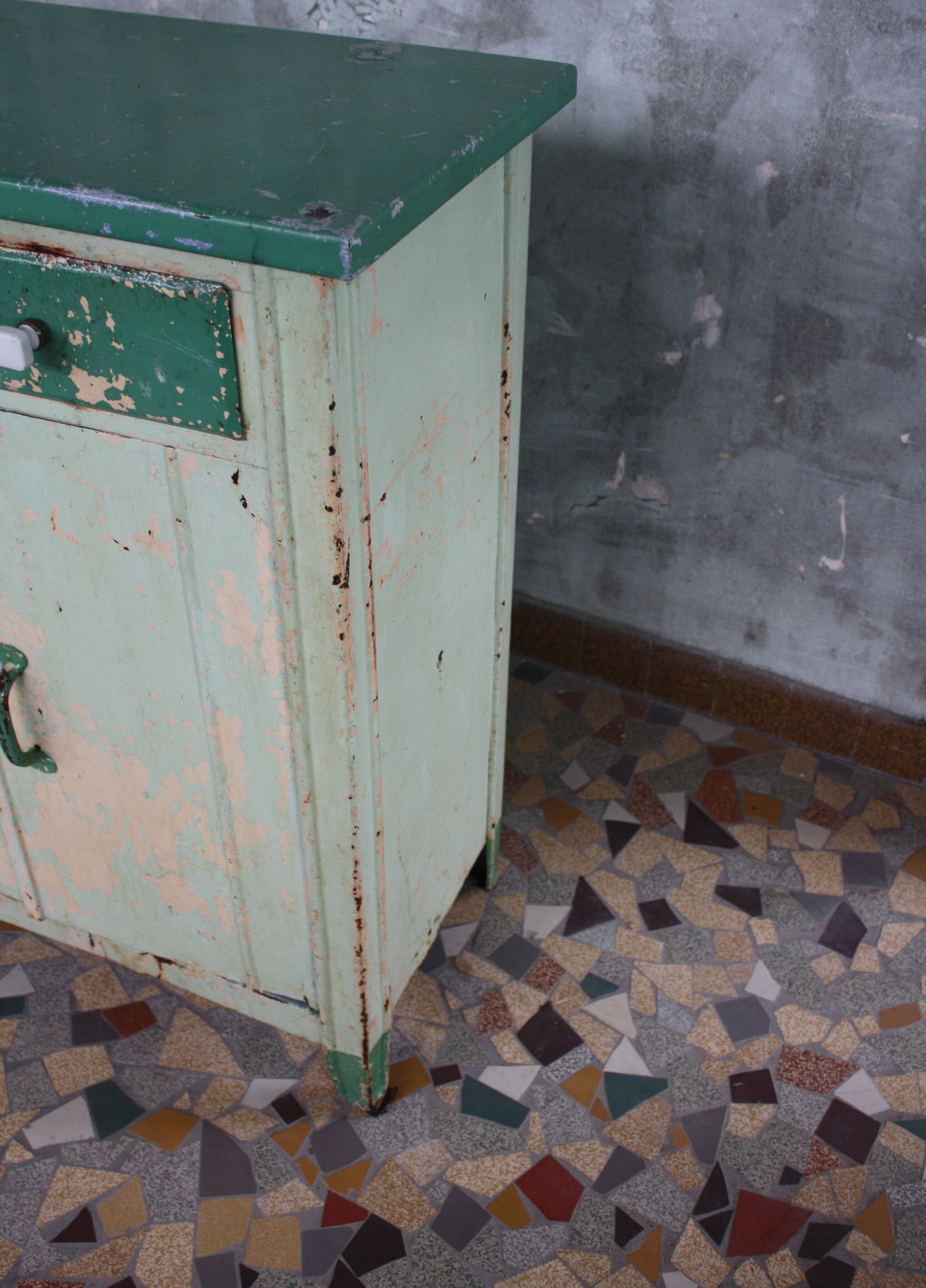 Industrial low metal buffet