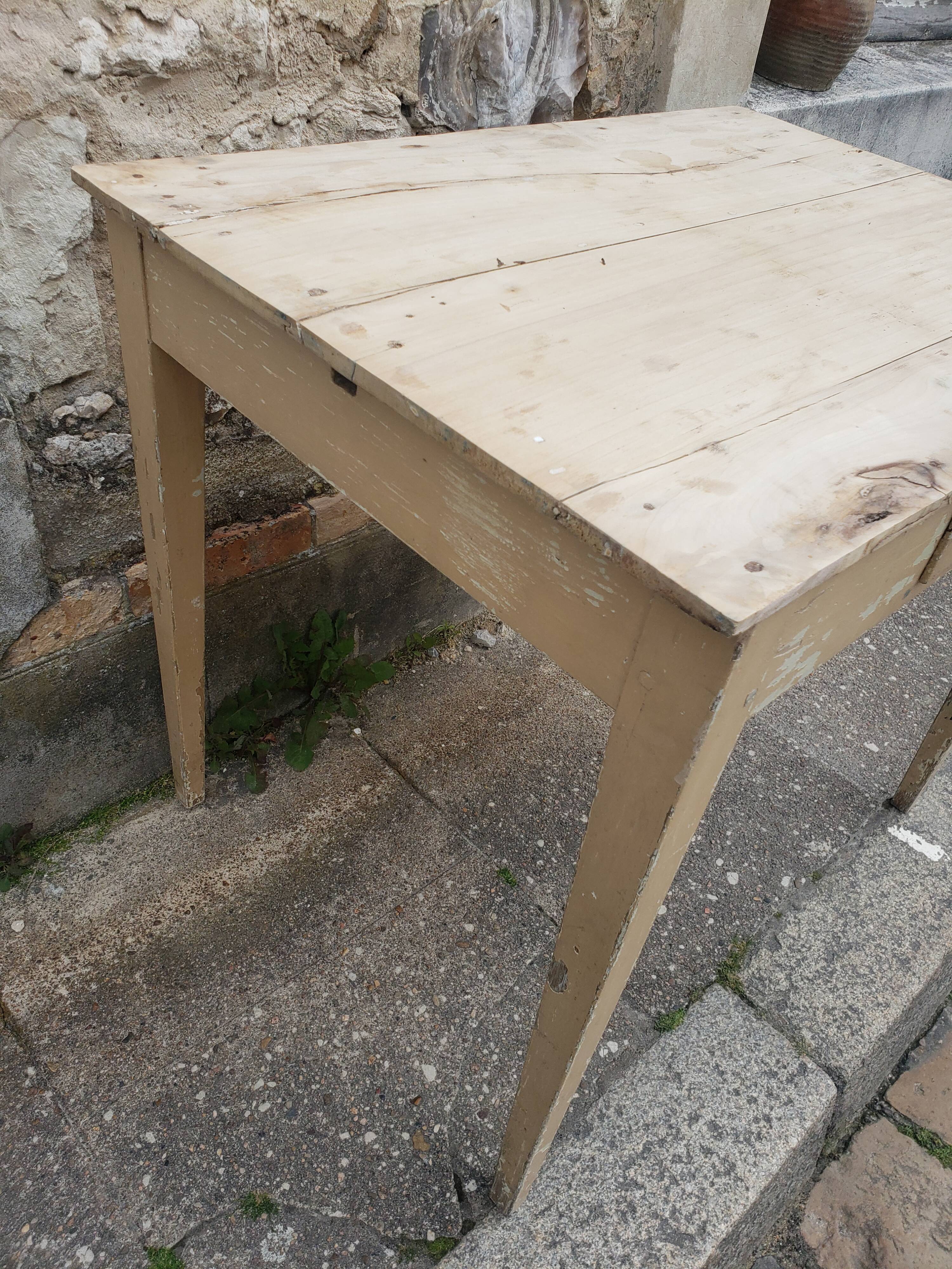 Table de ferme à tiroir