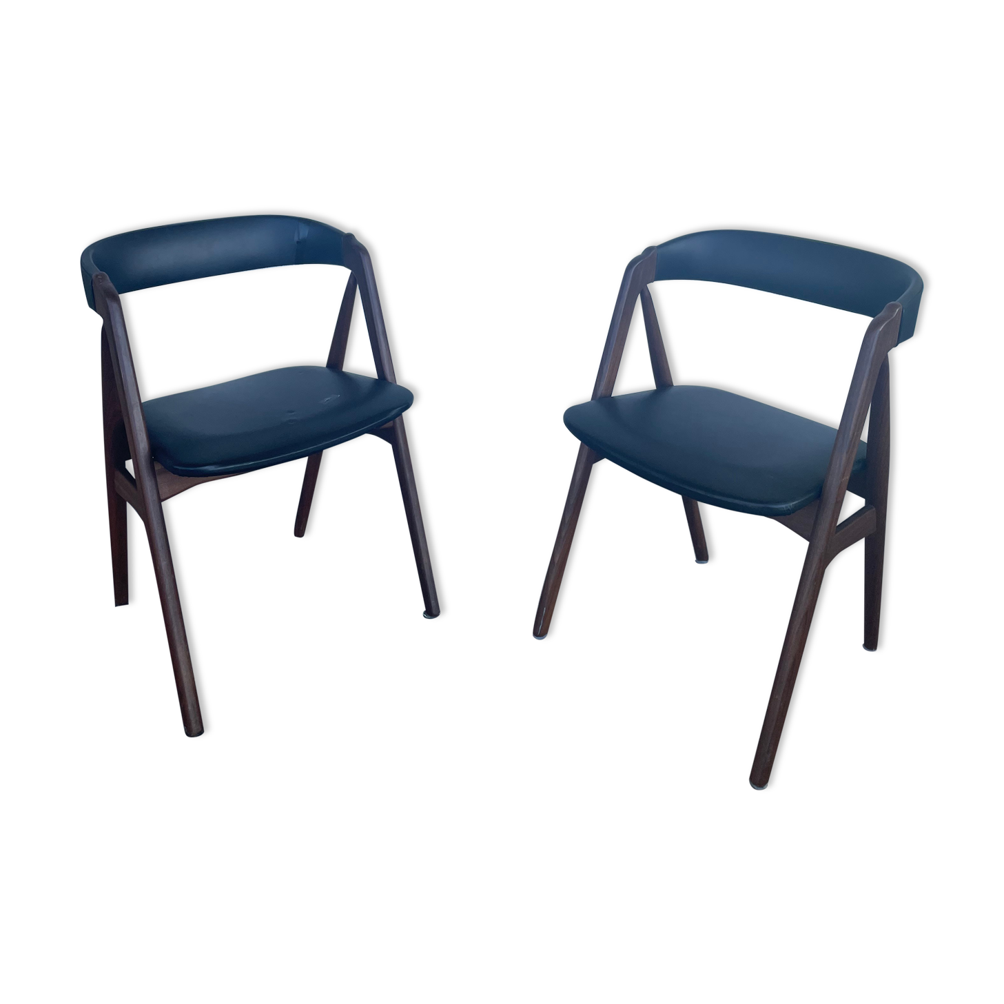 Scandinavian armchairs in skaï