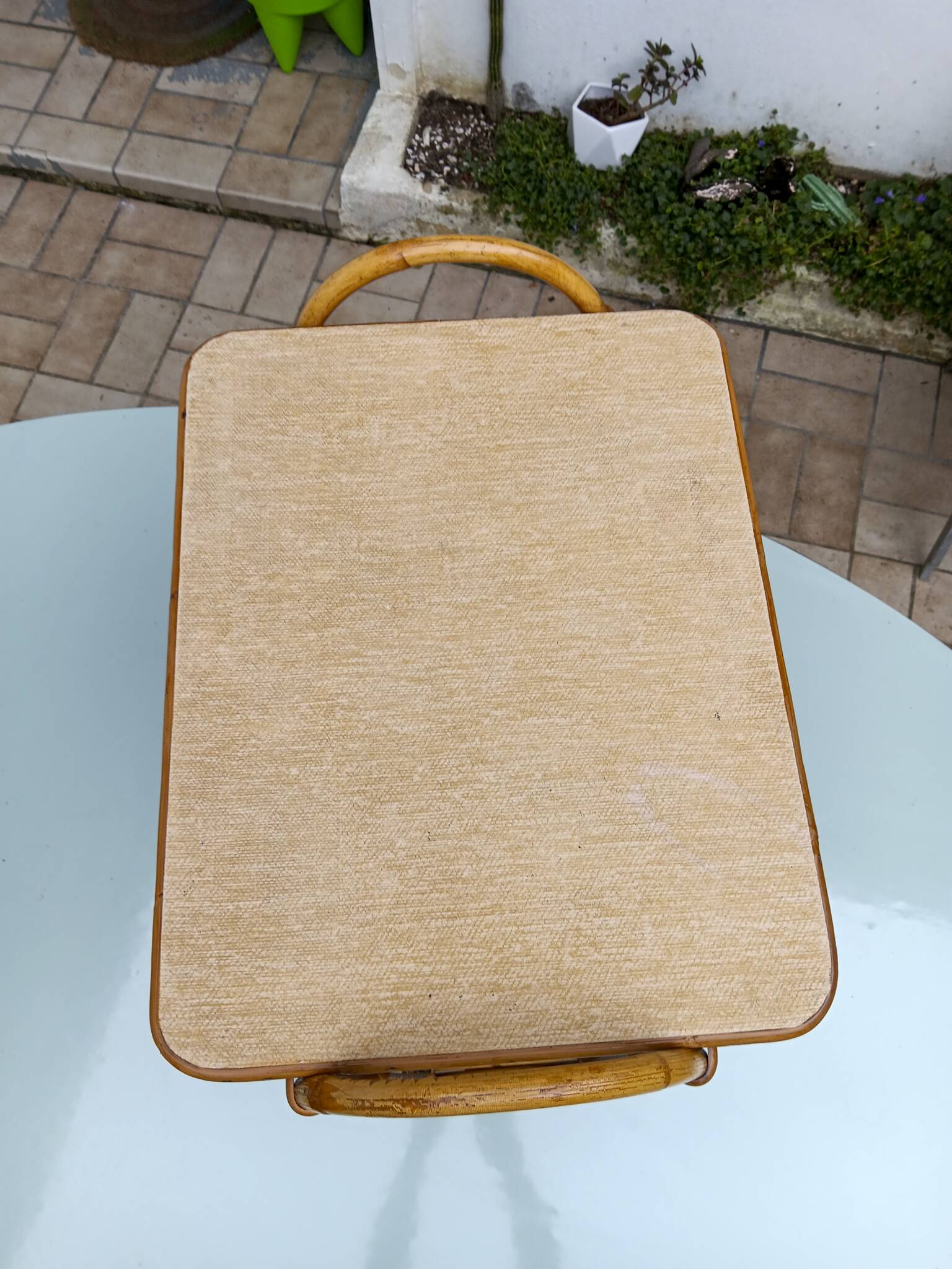 Rattan side table, magazine rack or record rack. Vintage 60s.