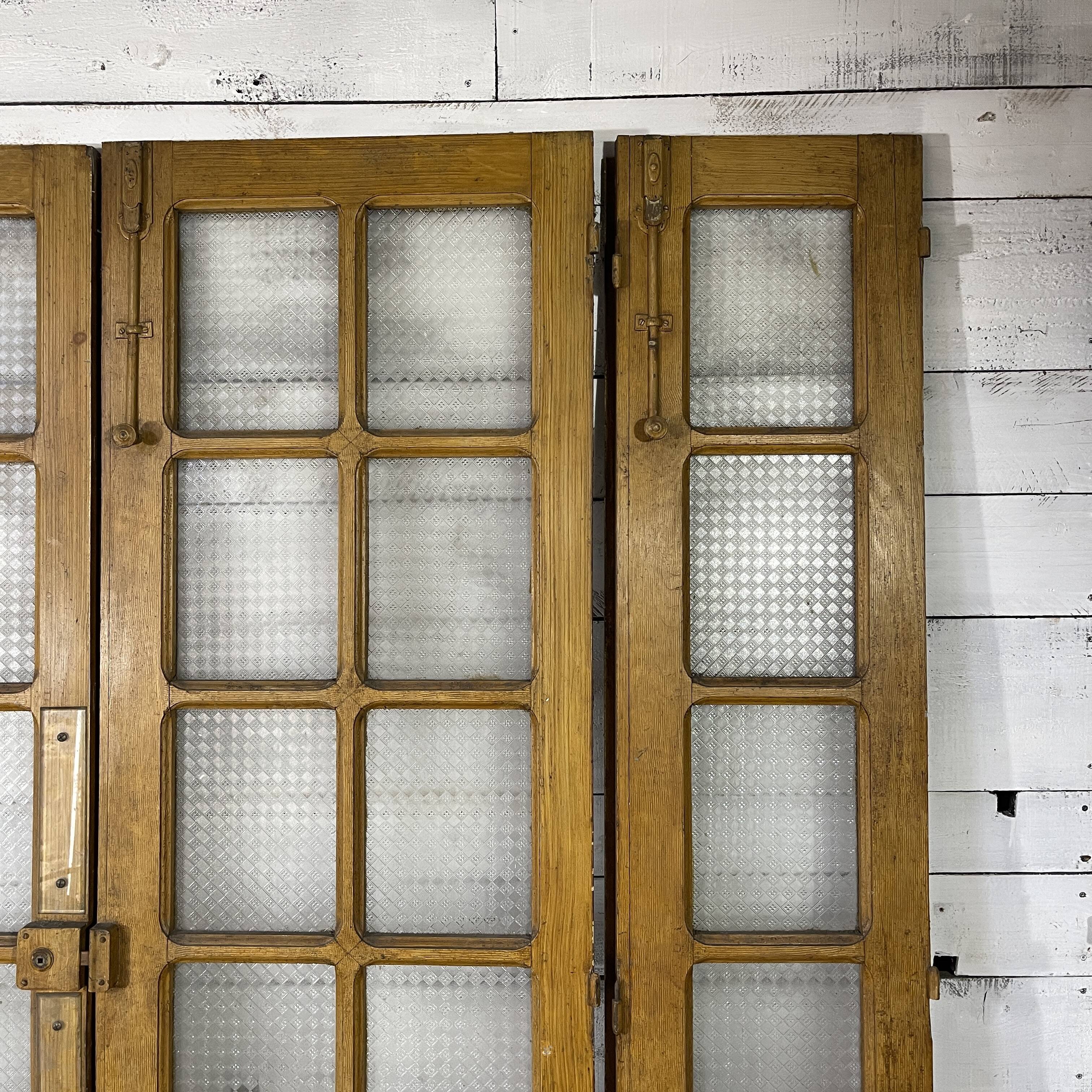 Four-leaf partition door