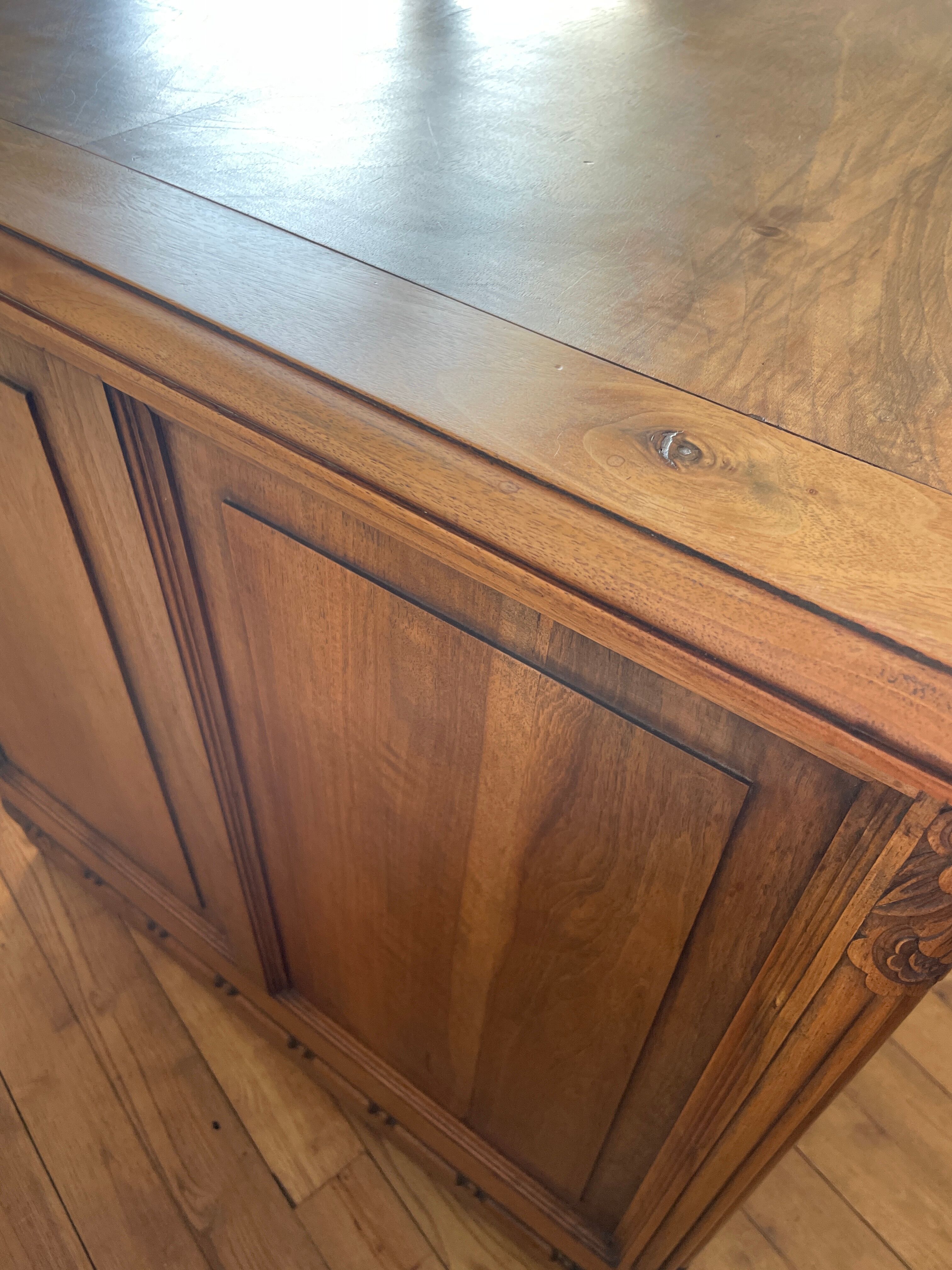 Bureau massif en noyer époque art deco