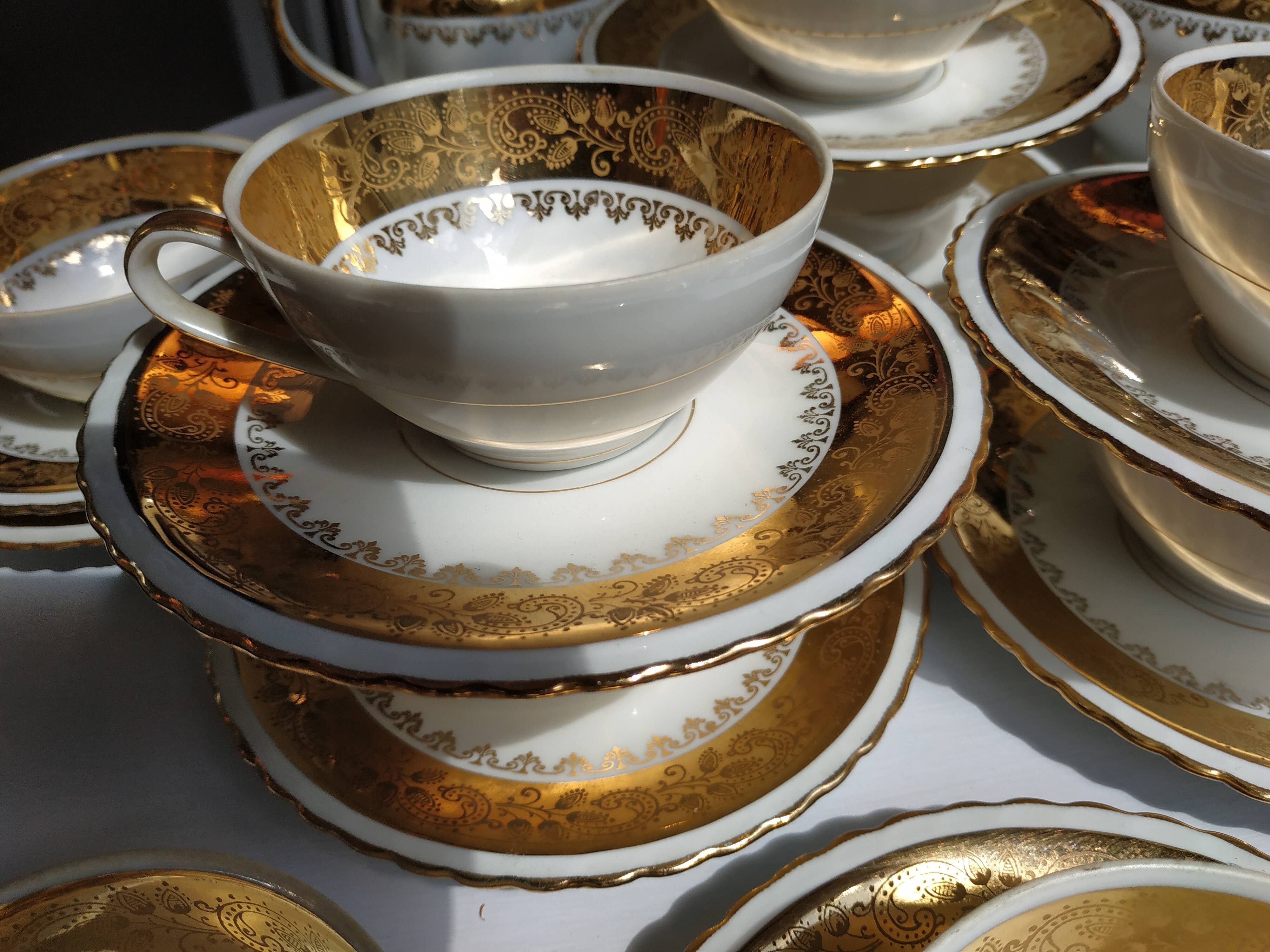 Coffee service 12 cups in white and gold porcelain