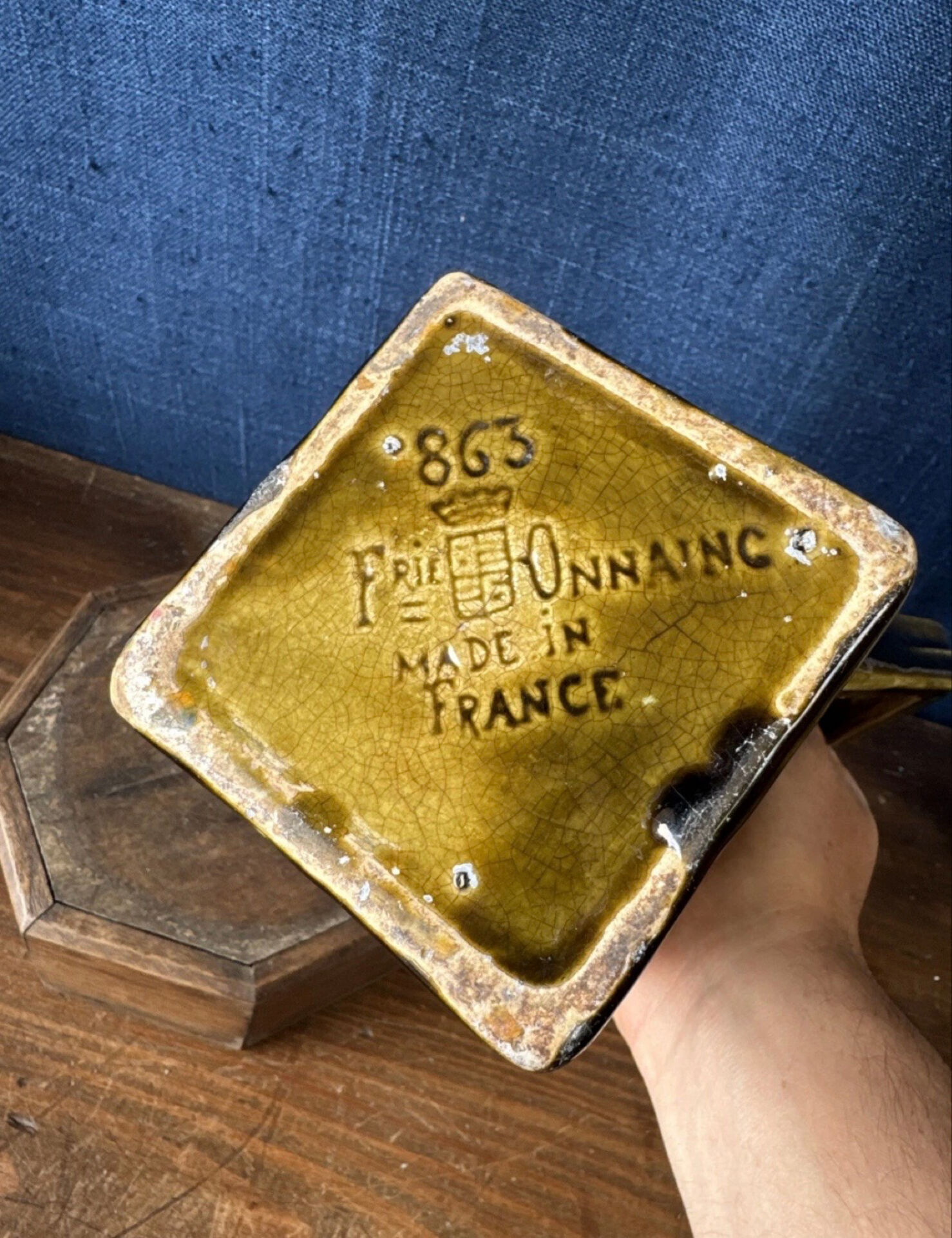 Pichet ancien en barbotine Onnaing « Céleste » n° 863