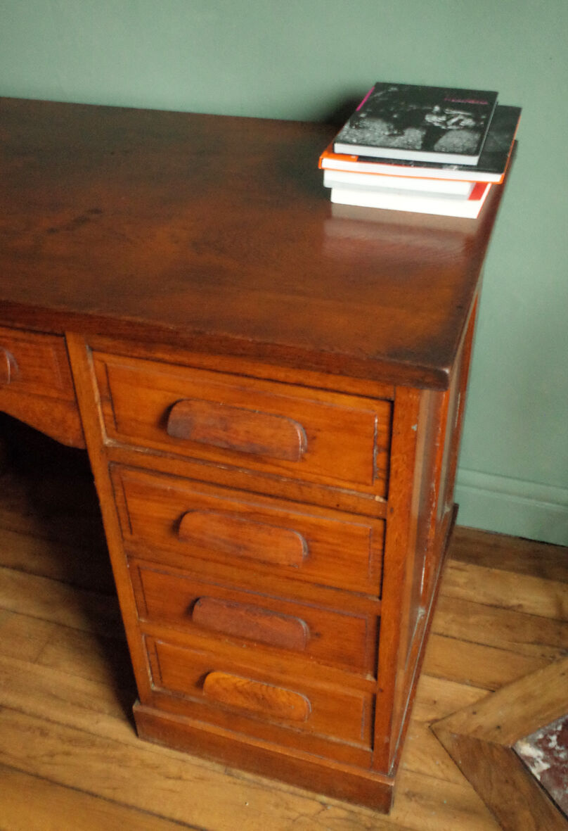 desk of the 40-50