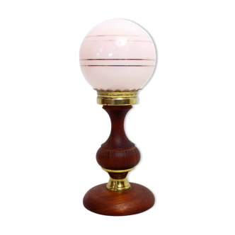 Lampe en teck et verre opalin rose