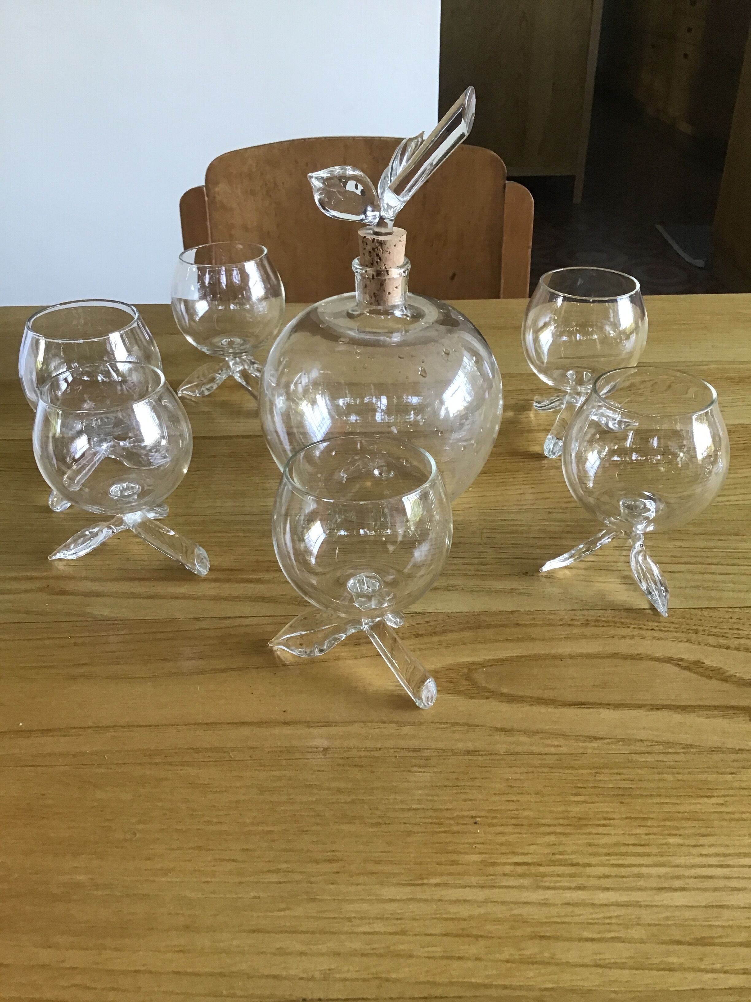 Carafe service and 6 ball glasses