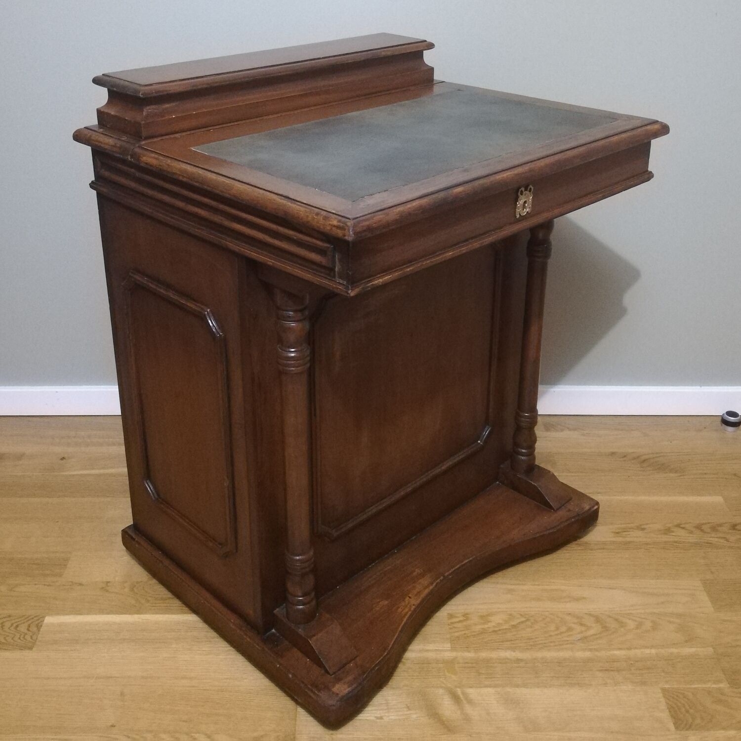 English secretary Davenport