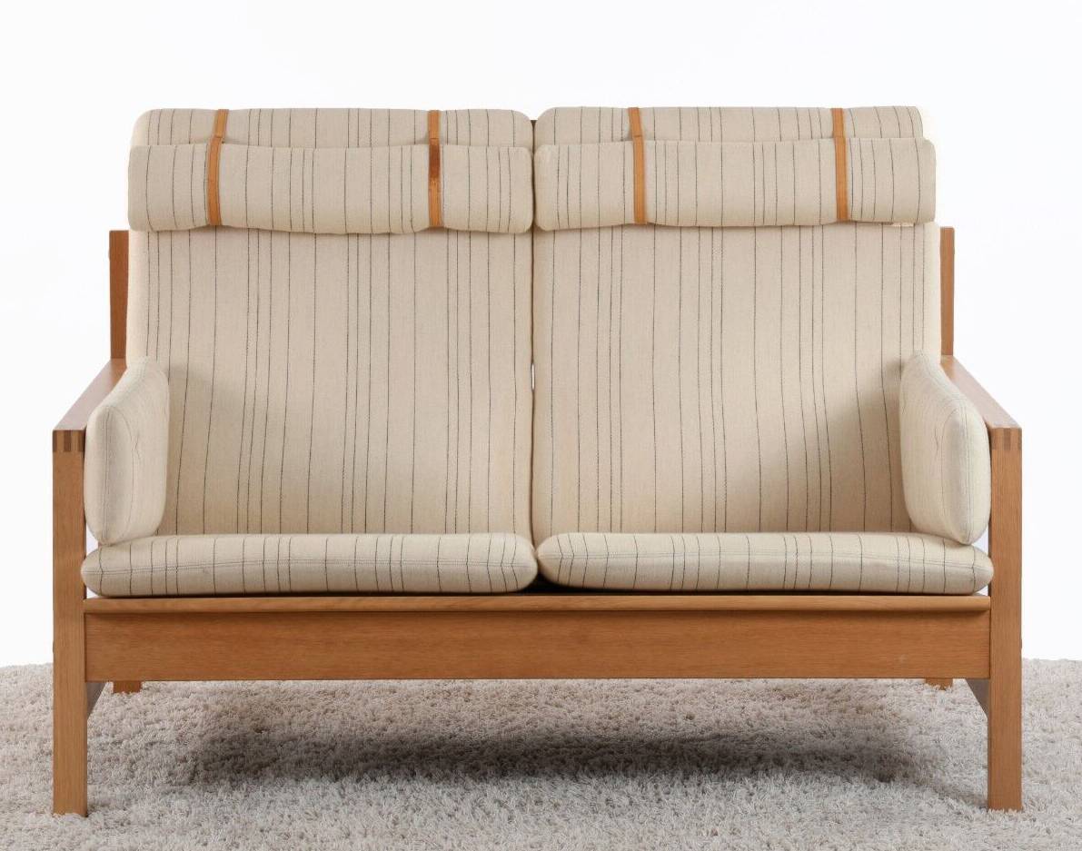 Very beautiful and elegant vintage 2-seater sofa design by Børge Mogensen