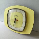 Pendule, Bayard wall clock in yellow formica from the 60s