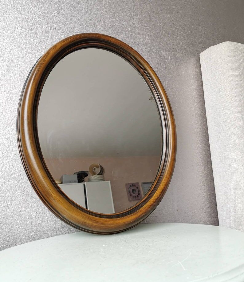 Vintage oval mirror from the 70s 47x37cm