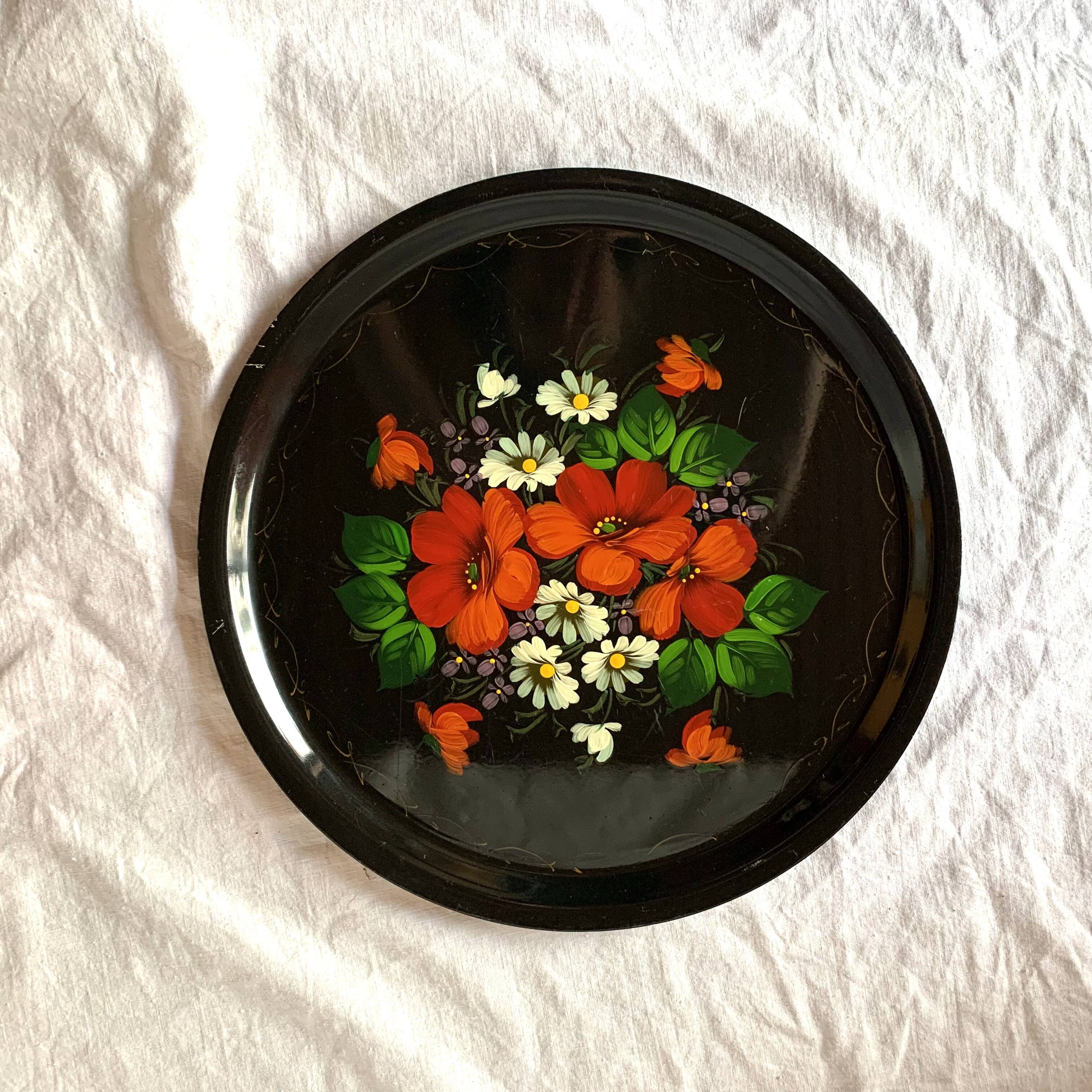 Vintage round tray in enamelled sheet metal - hand-painted floral decoration