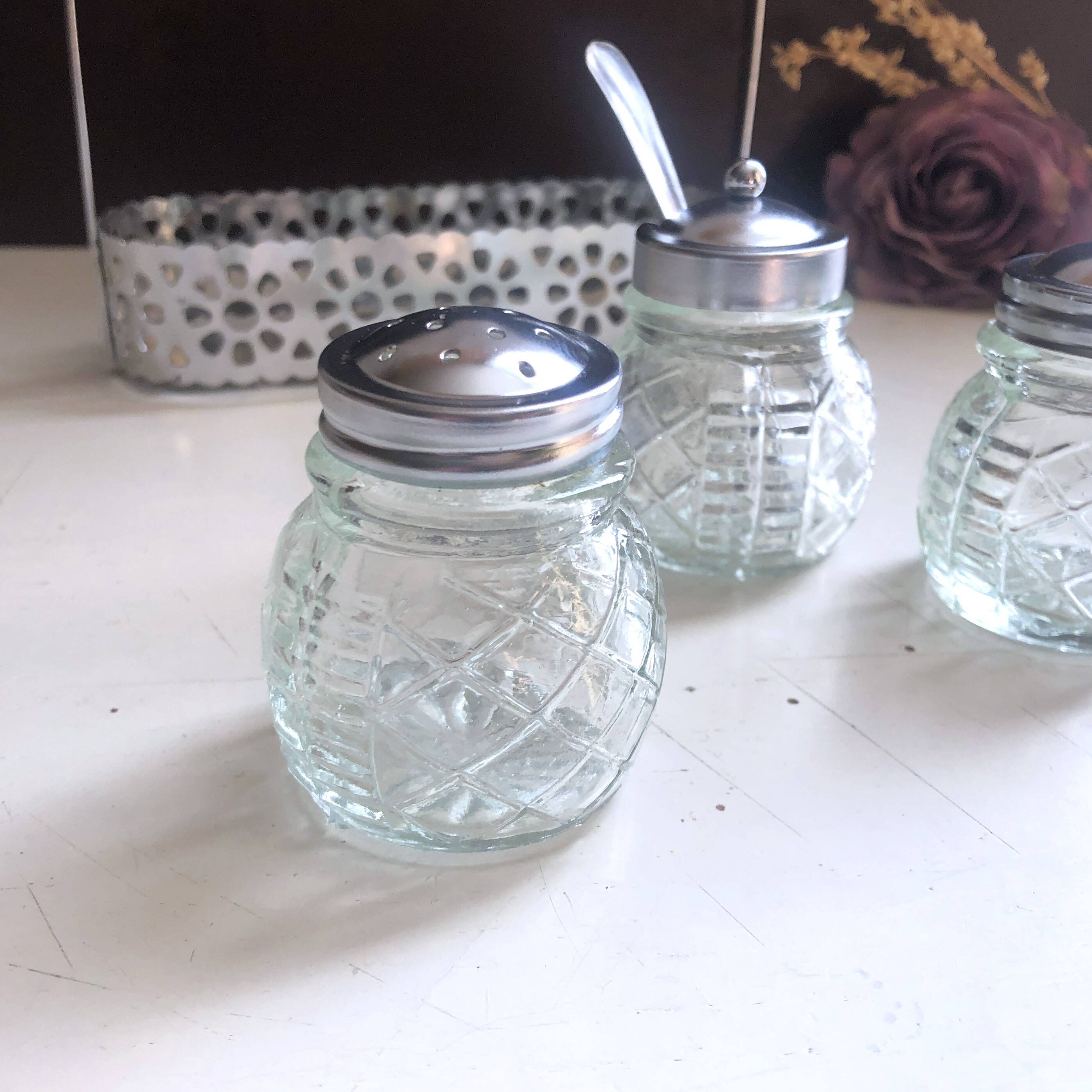 4-piece salt shaker, pepper and mustard set with spoon in stainless steel basket
