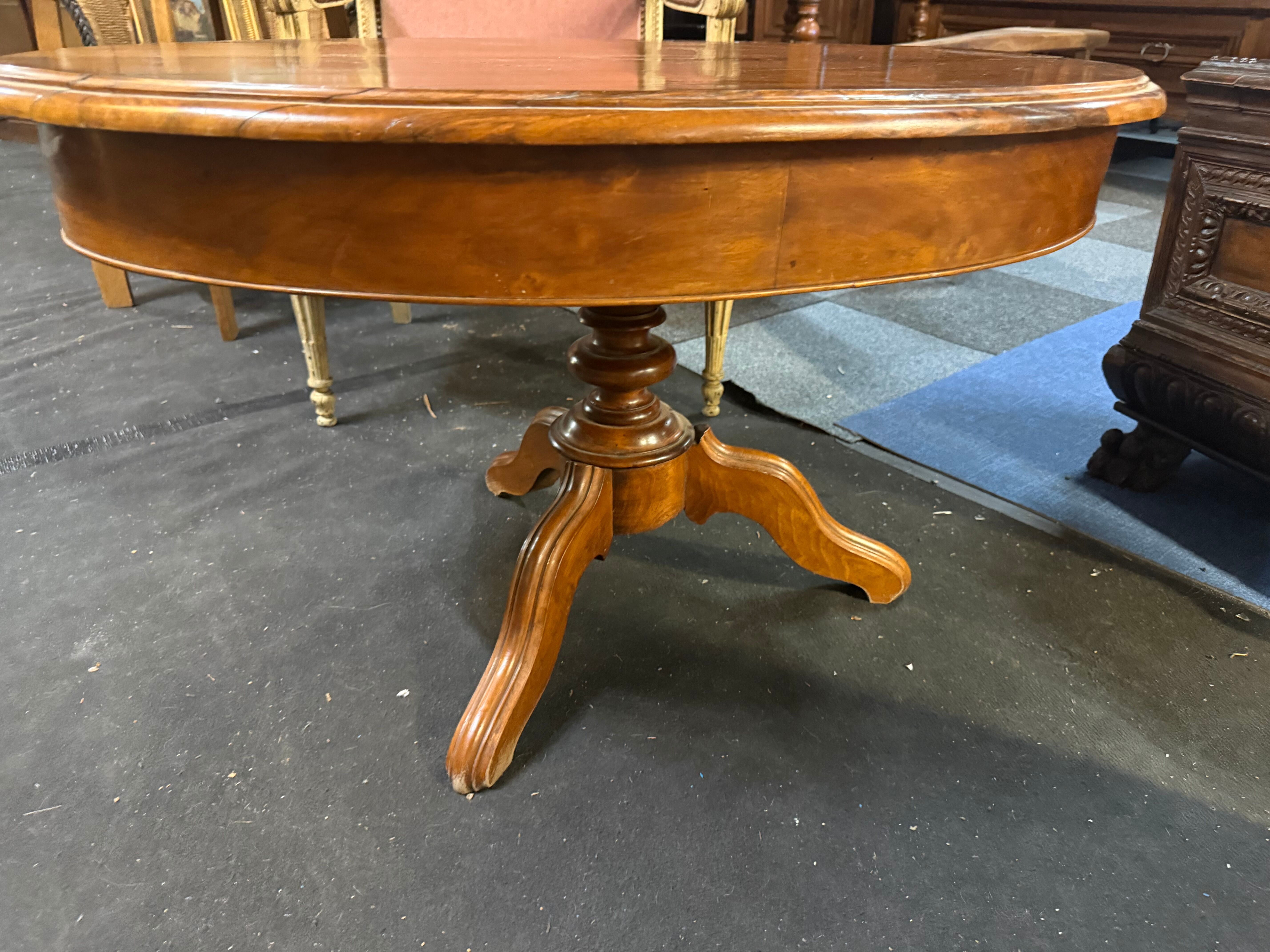 Table basse en noyer