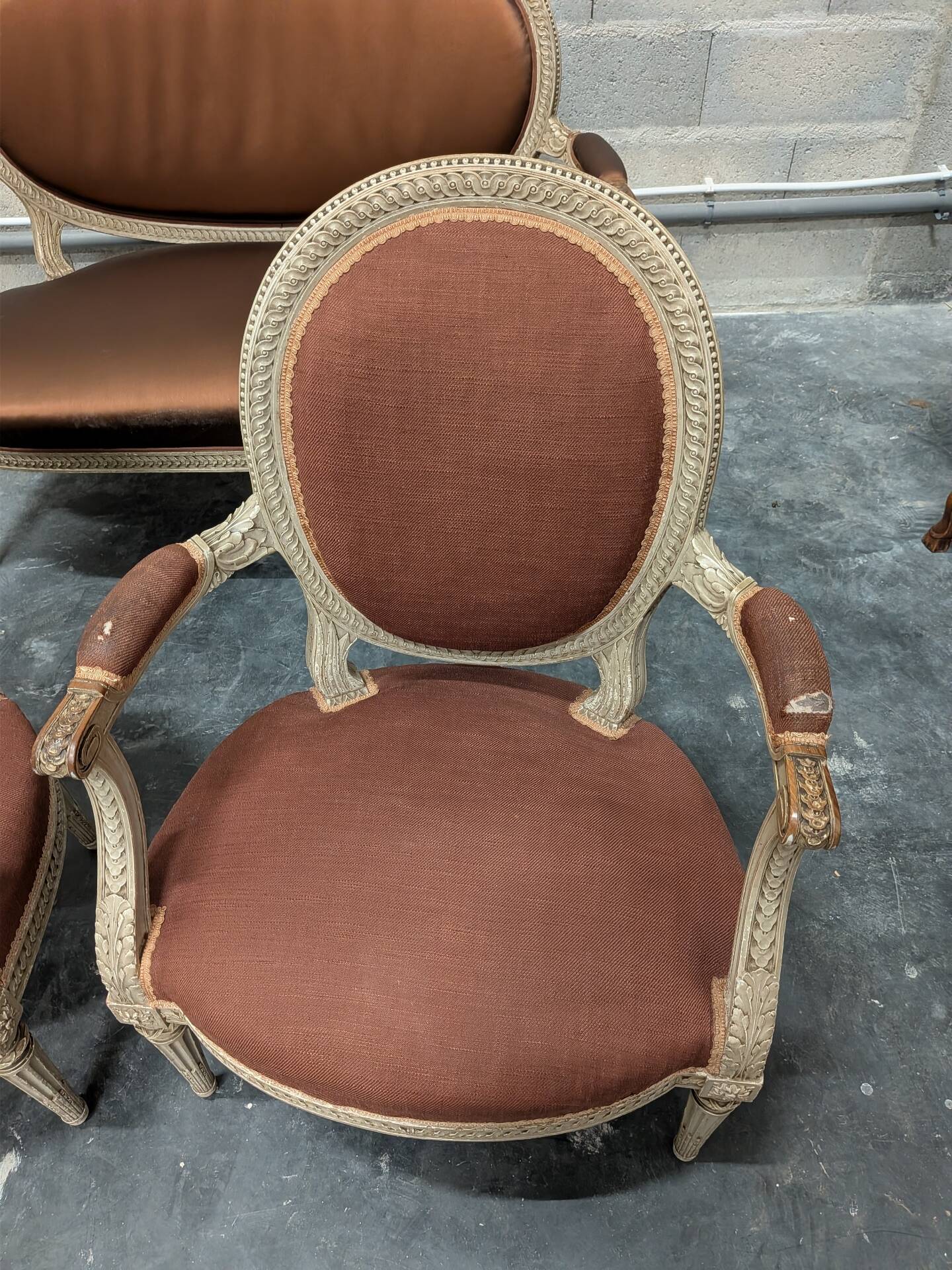 Antique Louis XVI style salon – Basket seat settee and 4 armchairs