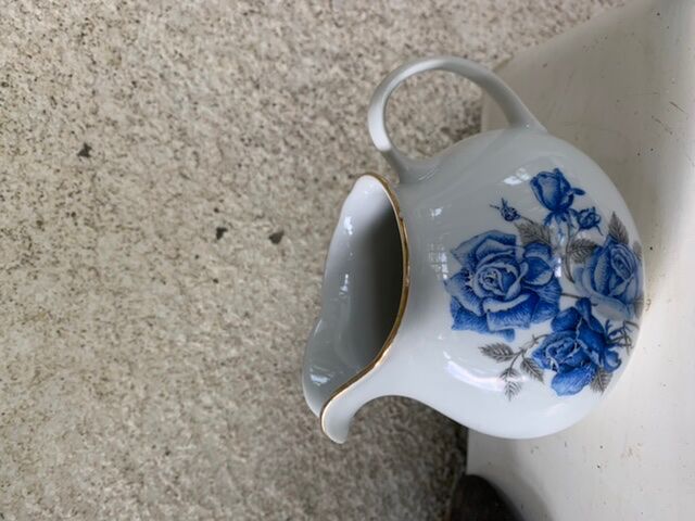 Coffee service in white porcelain pattern pink blue art deco