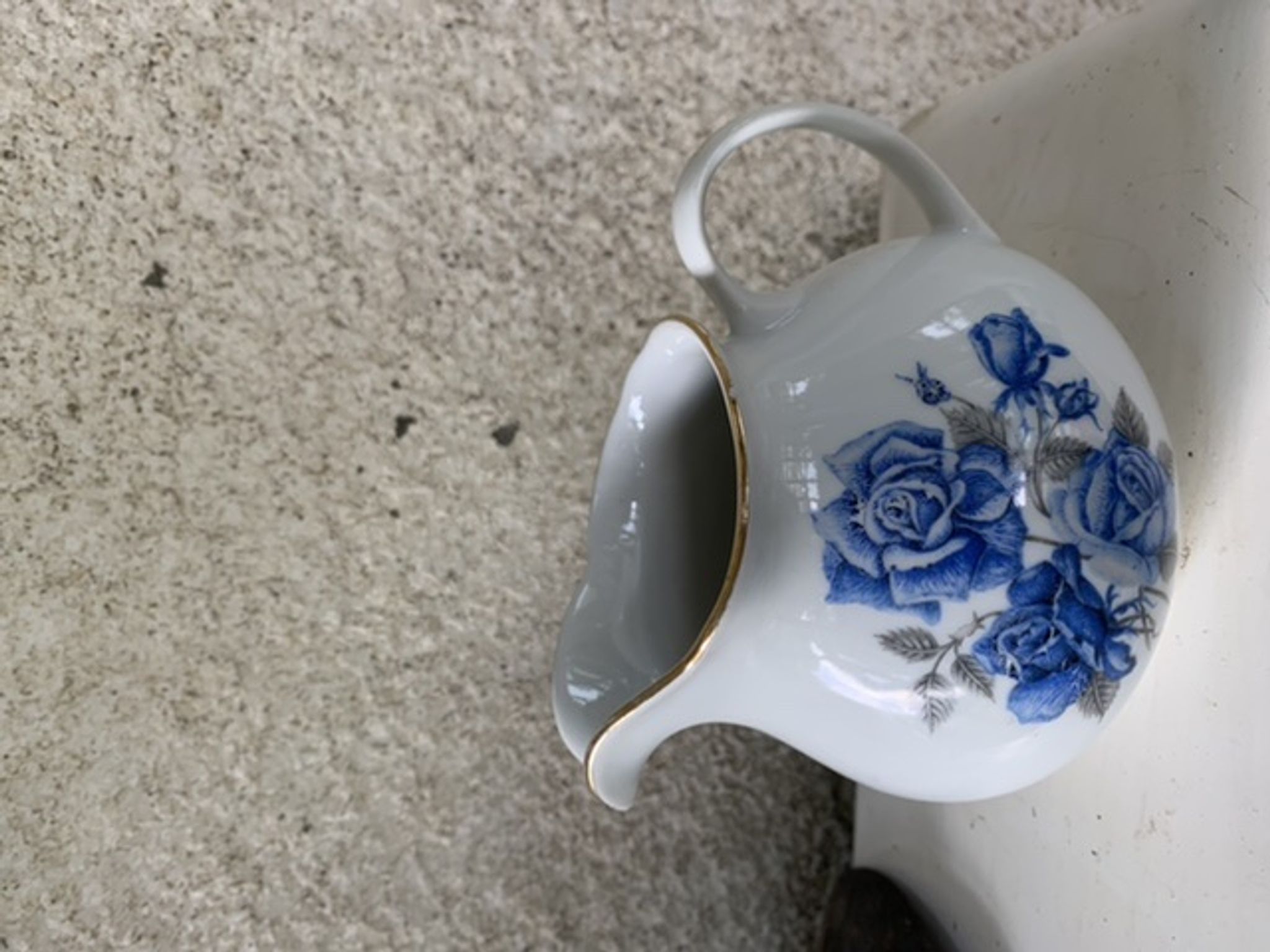 Coffee service in white porcelain pattern pink blue art deco