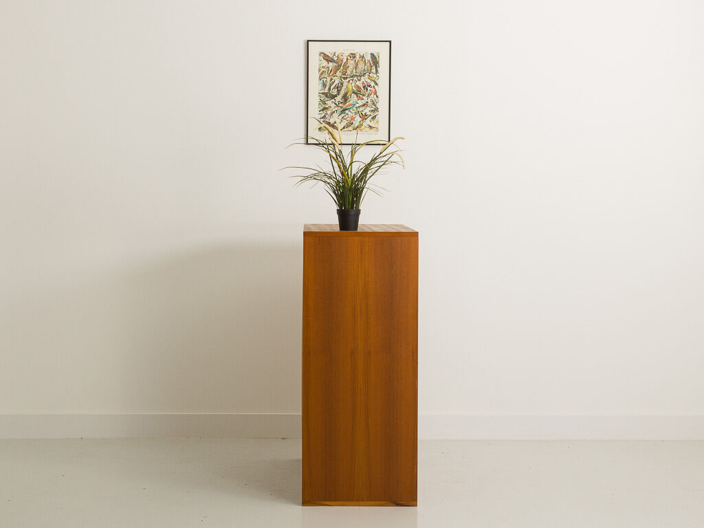 Furniture with showcase and lid