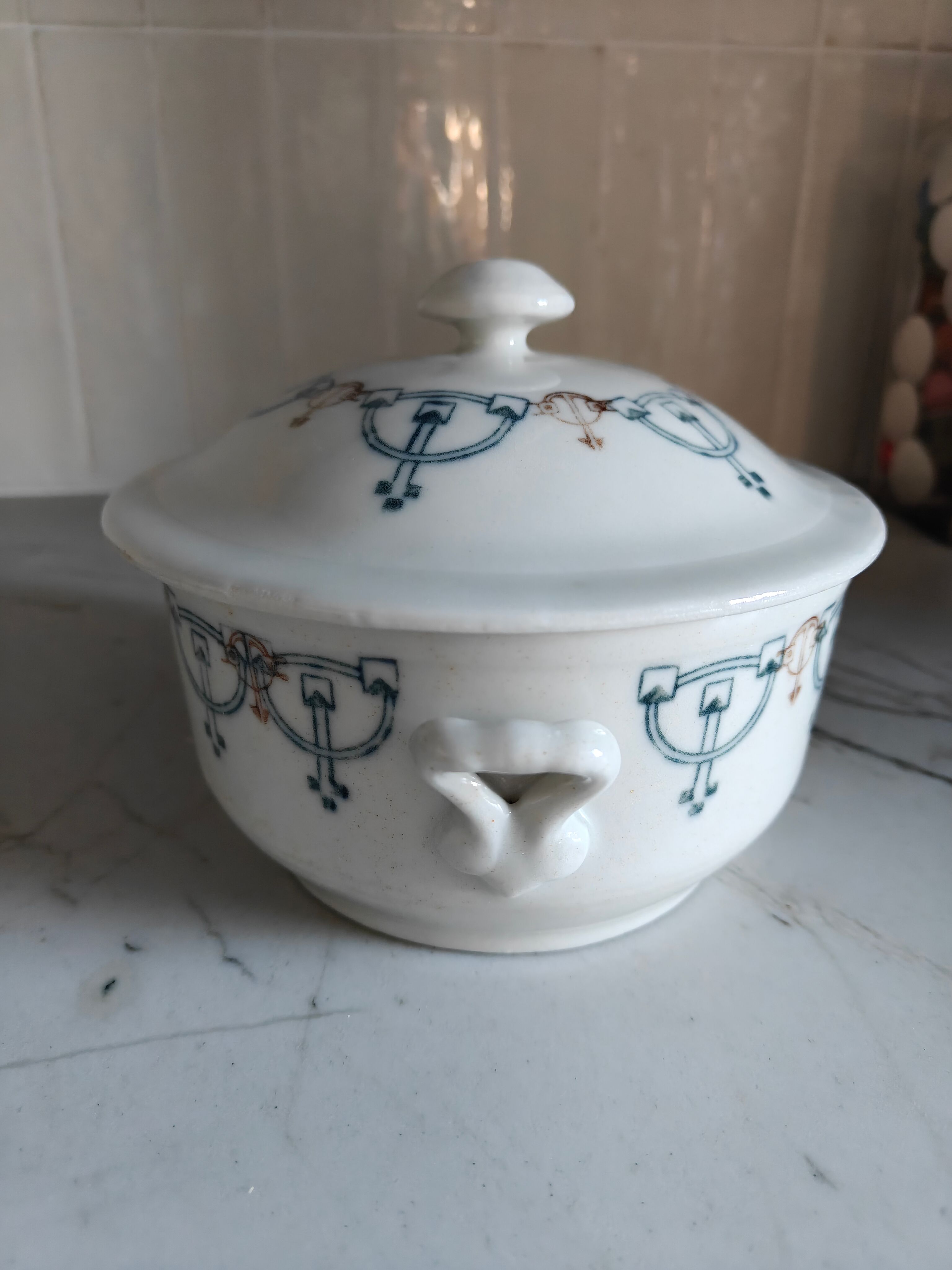 Small soup tureen