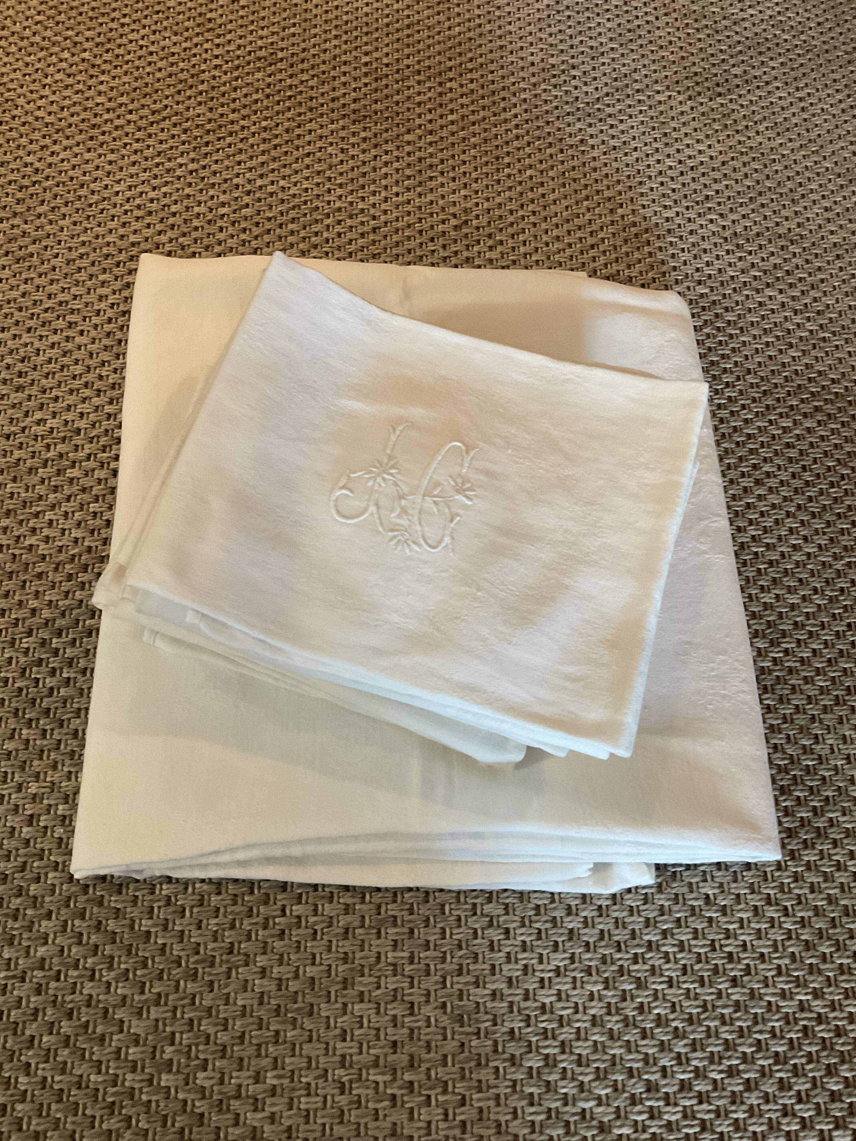 Tablecloth and 12 towels.damask fabrics .embroidered JC