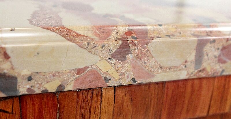 Small display cabinet in blonde mahogany veneer, Louis XVI style – 19th century.