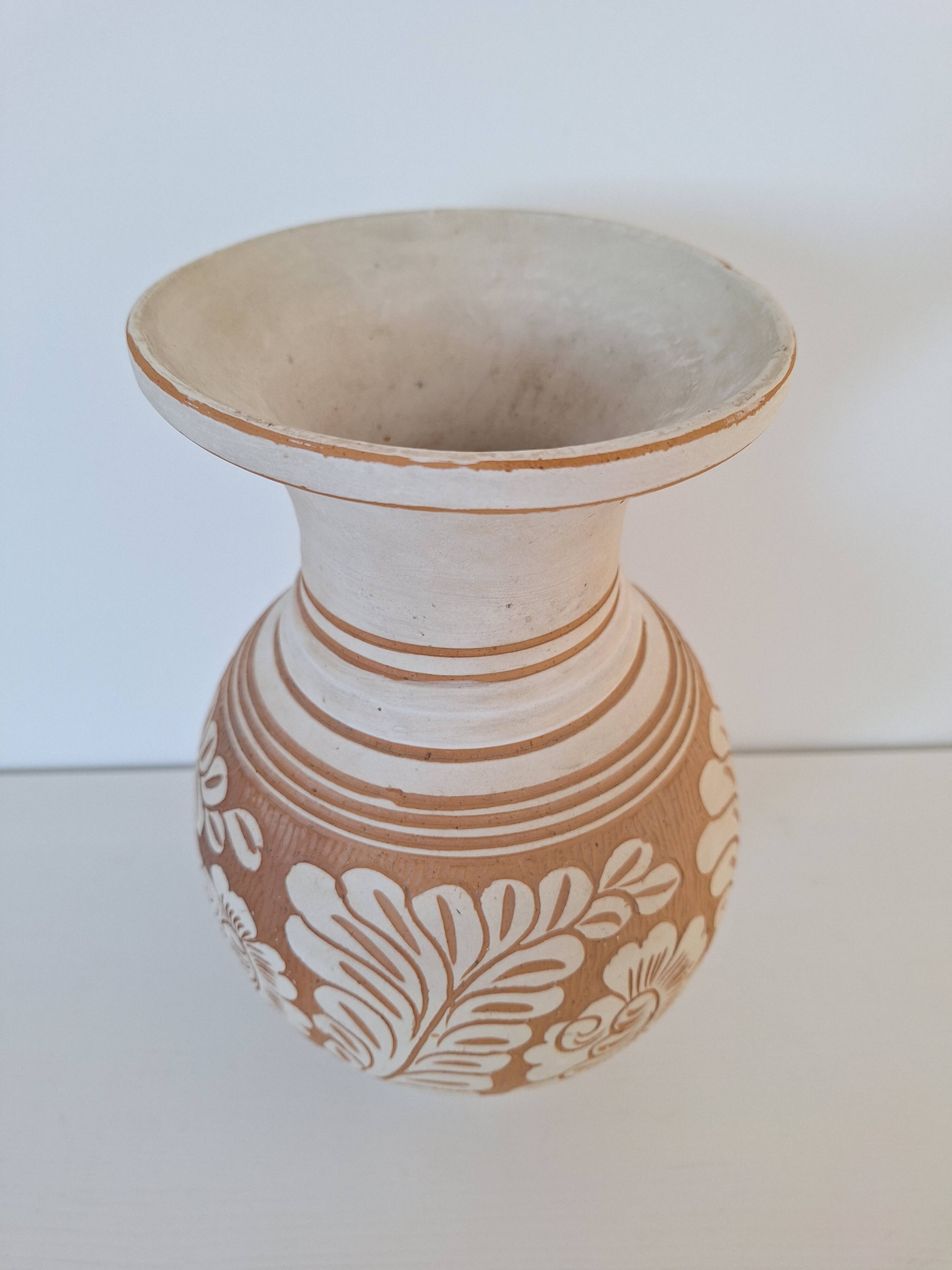 Vase / Poterie d'art artisanal crème et beige