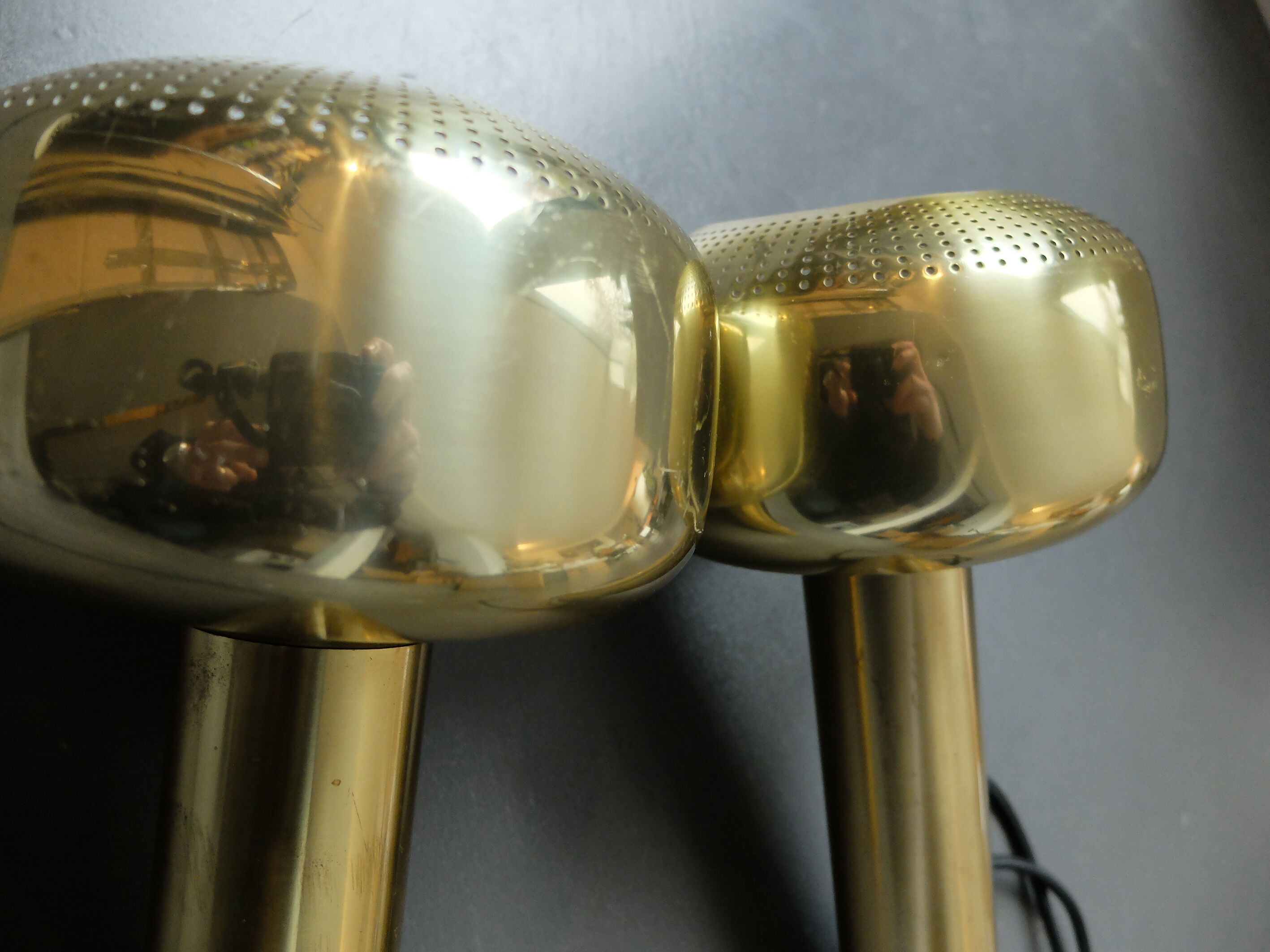 Pair pendants "Guldpendel" in brass design Vilhelm Lauritzen Louis Poulsen, Denmark