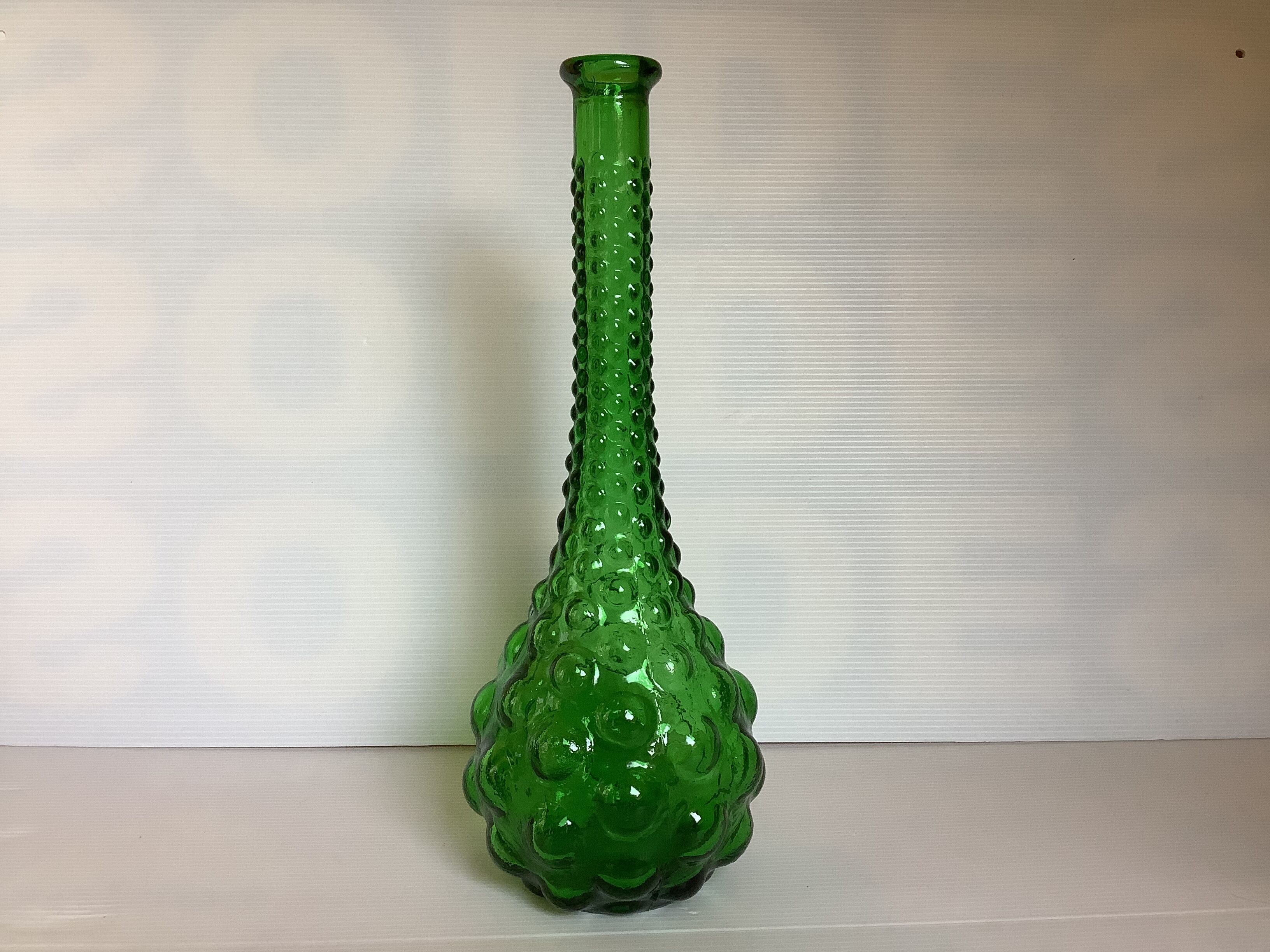 Bouteille en verre verte bulles Italie