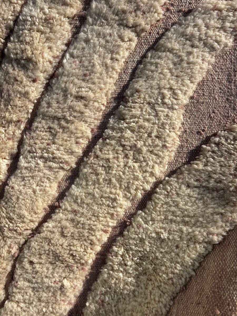 New white Moroccan Berber rug Beni Ouarain in wool.