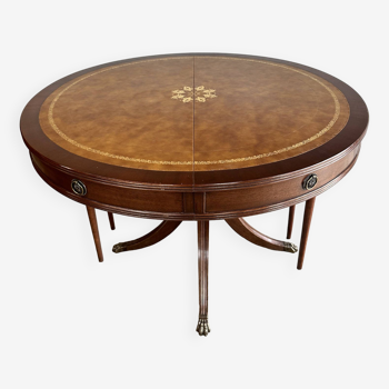 Round pedestal table