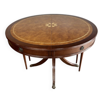 Round pedestal table