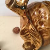 Carafe à liqueur en forme de noix des années 50. Barbotine avec dorures. Bouchon en liège