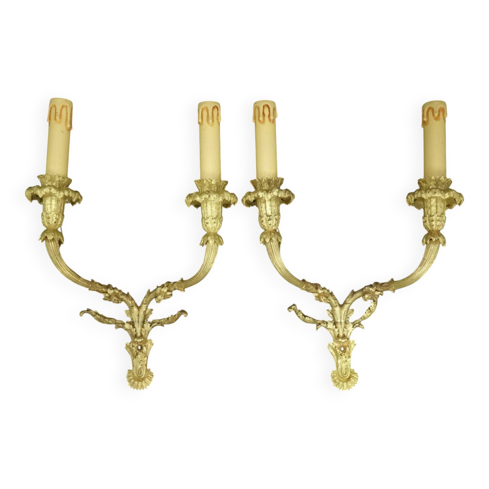 Large pair of Louis XVI style wall sconces from the 19th century - gilded bronze.