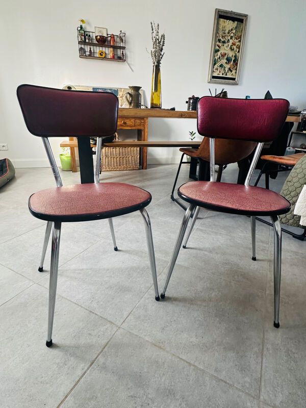 Paire de chaise framboise années 60/70 avec pieds métalliques