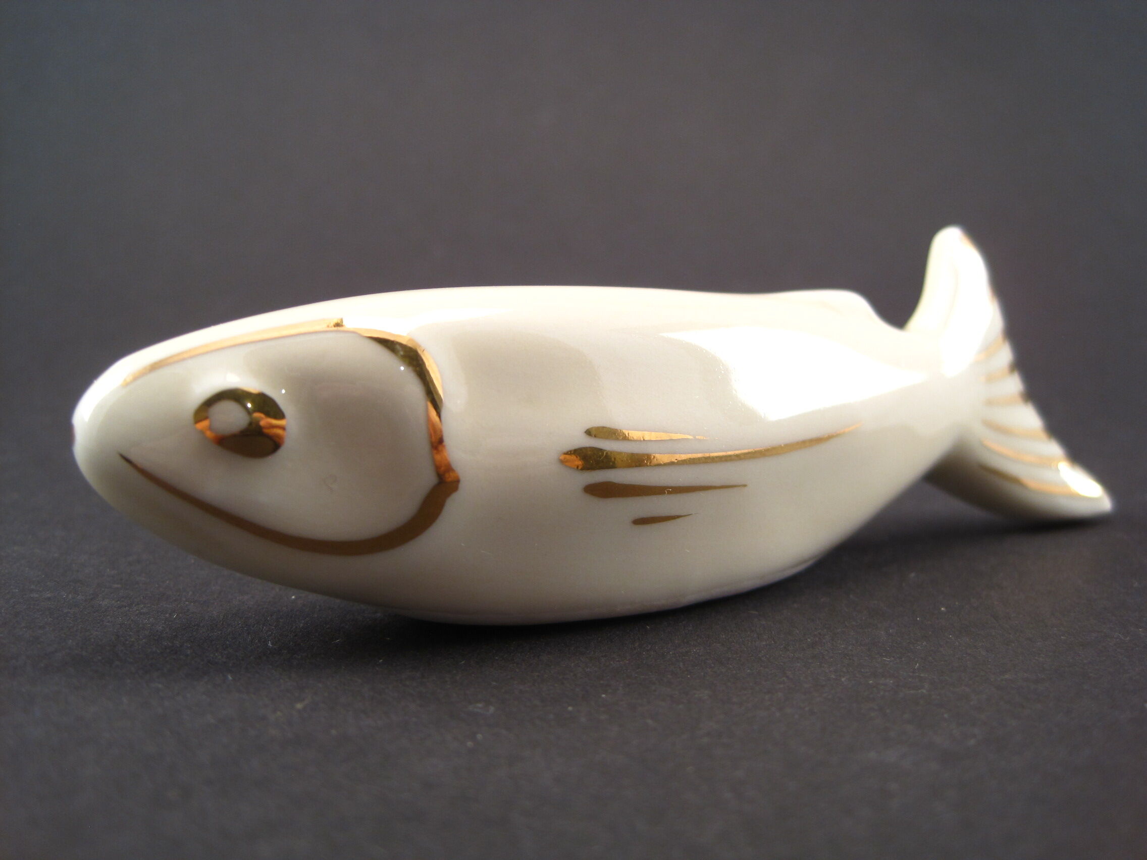 Série 12 porte couteaux zoomorphes animaliers animaux porcelaine Limoges France