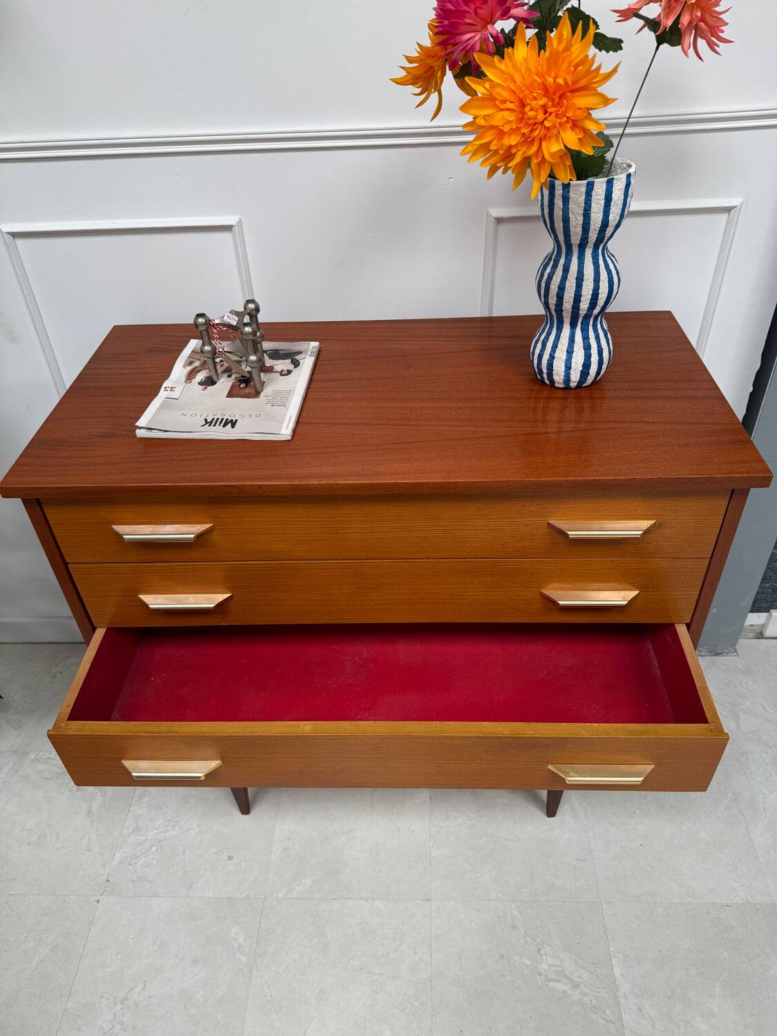Vintage chest of drawers with spindle legs