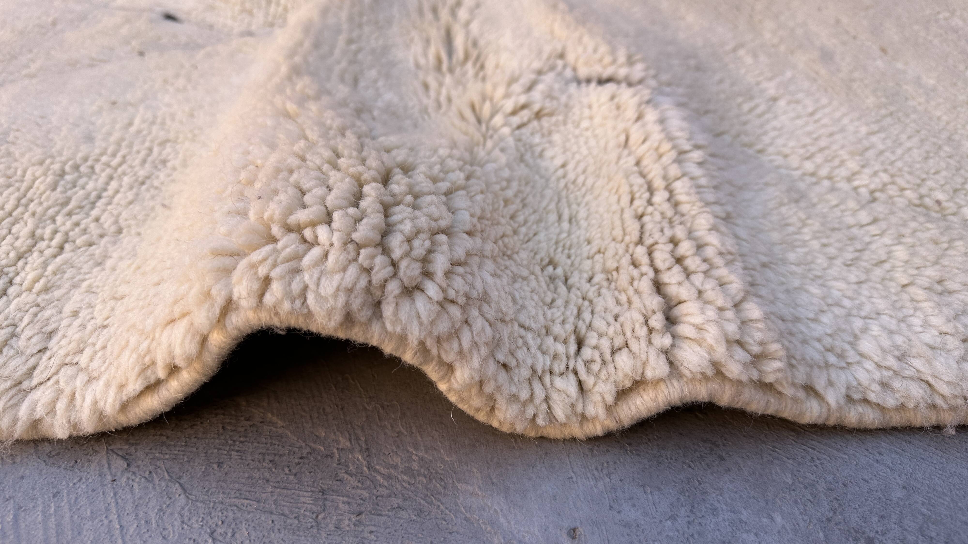 Moroccan rug Beni M'Rirt white - 272 x 346 cm