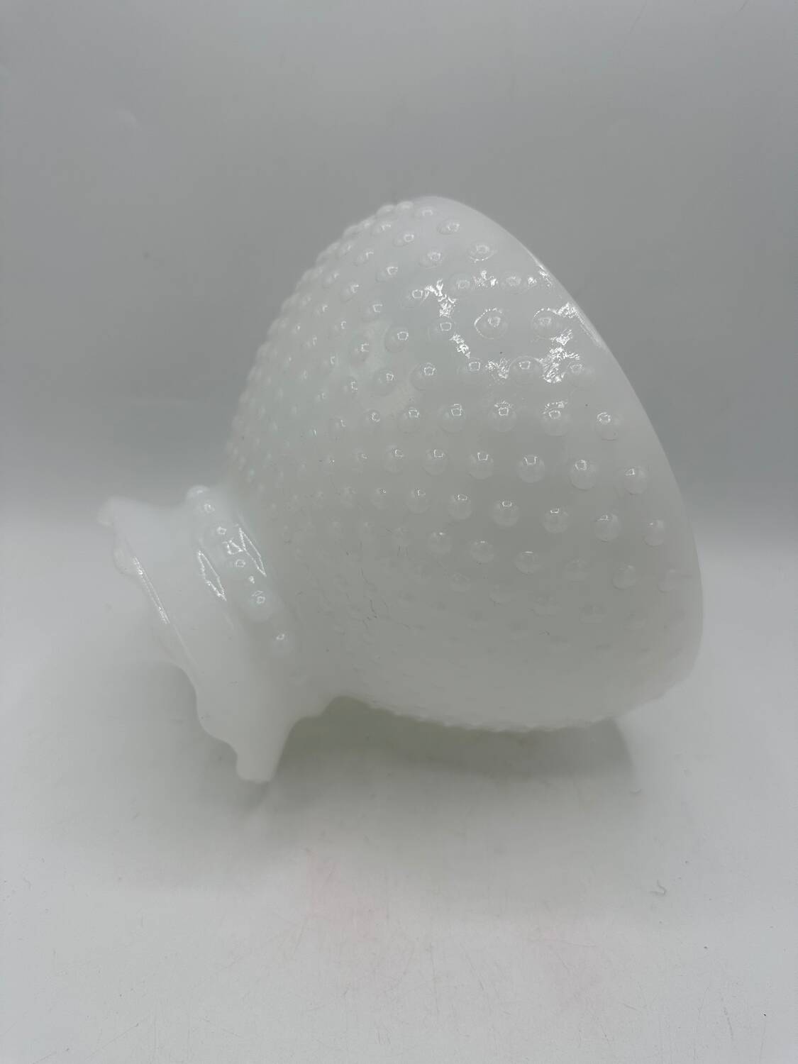 Opaline globe suspension