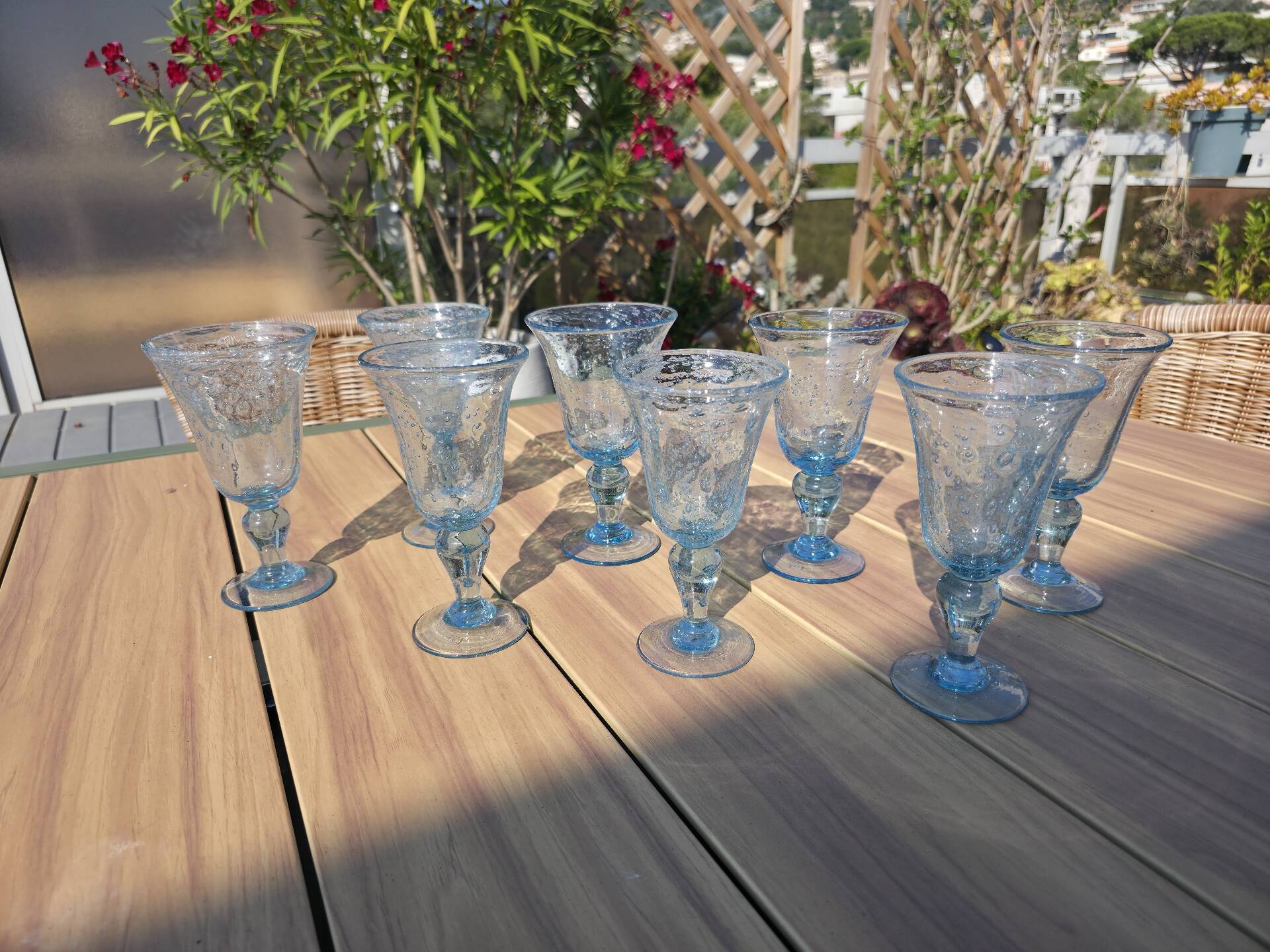 8 large blown glass goblets with bubbles from Biot – Blue signed