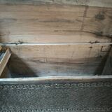 Coffre en bois Haute époque Cévenol