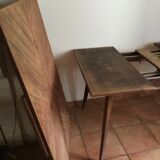 Extendable table with compass feet