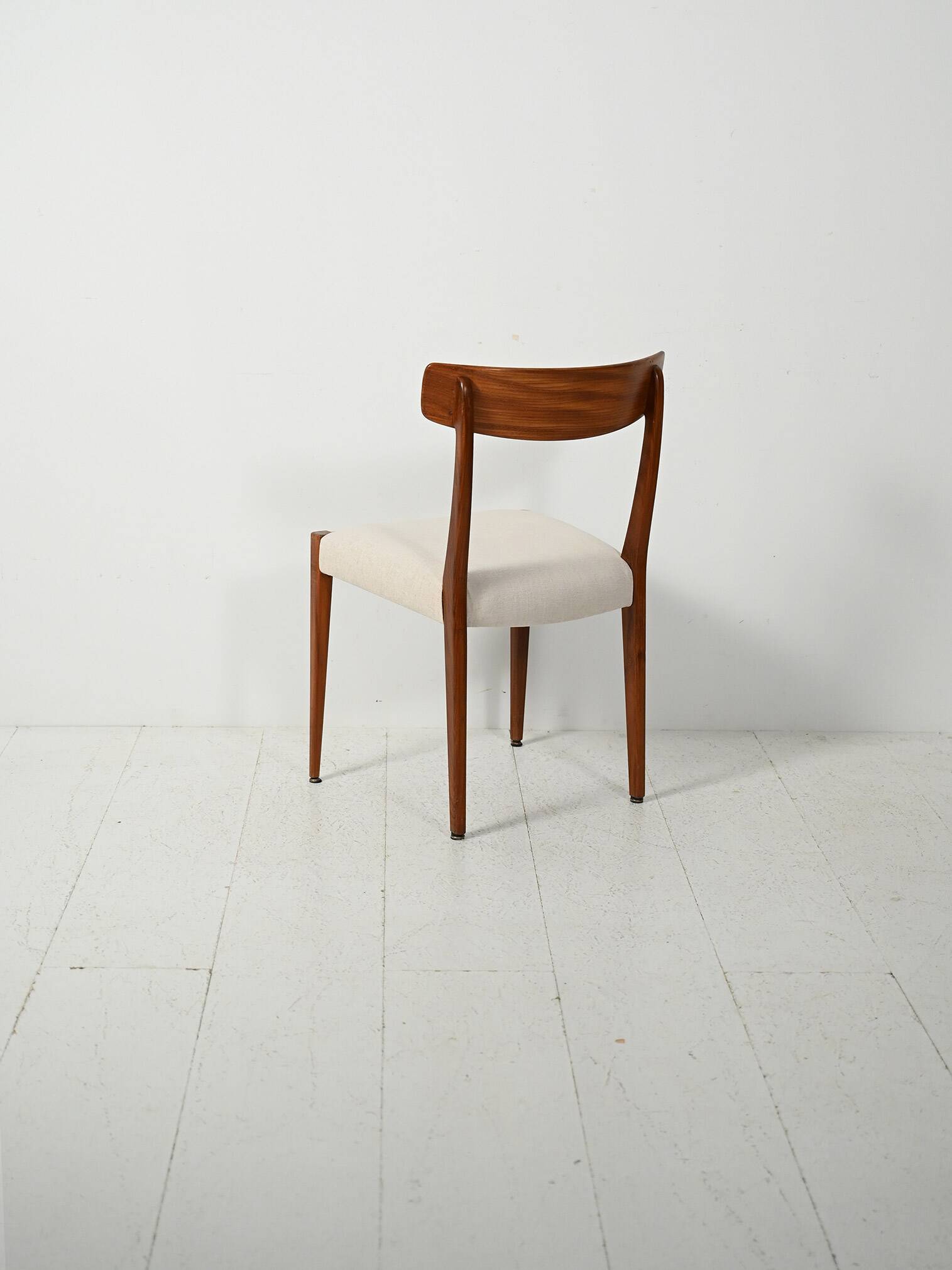 Ensemble de six chaises de salle à manger en teck scandinave, années 1960.