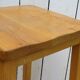 Deux paires de grands tabourets de bar anglais vintage