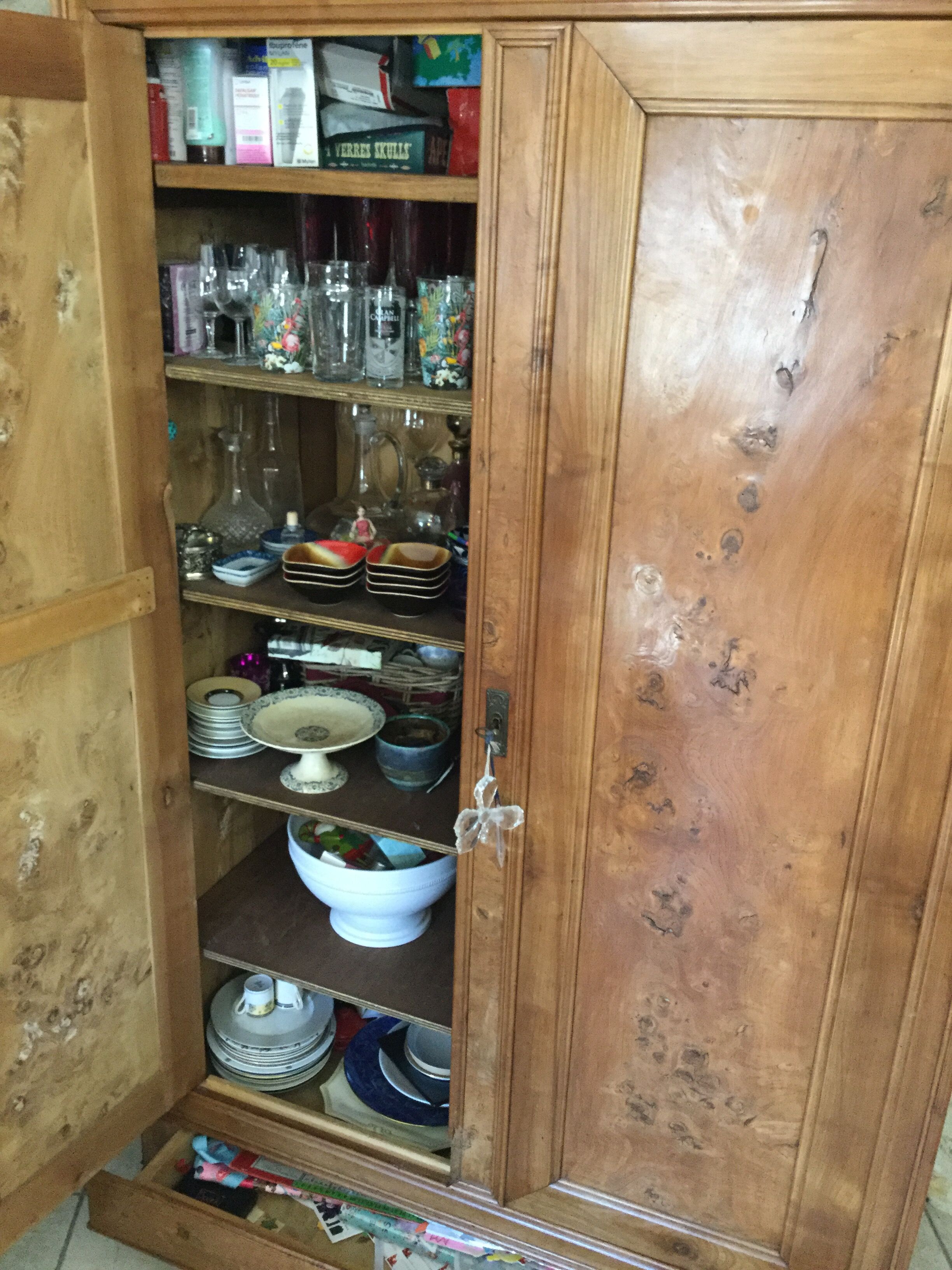 Wardrobe in solid elm