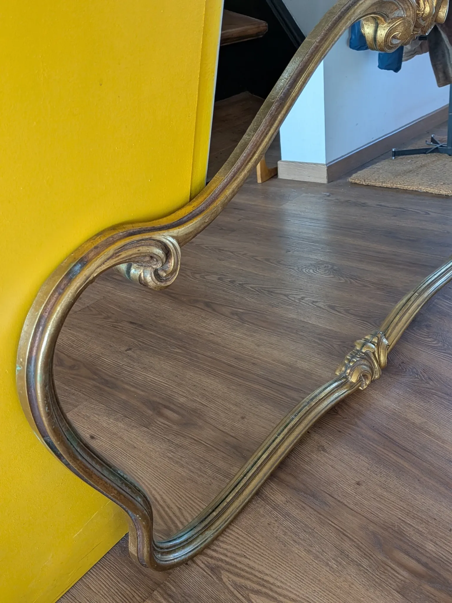 Large golden mirror in vintage Louis XV rocaille style, 144 cm