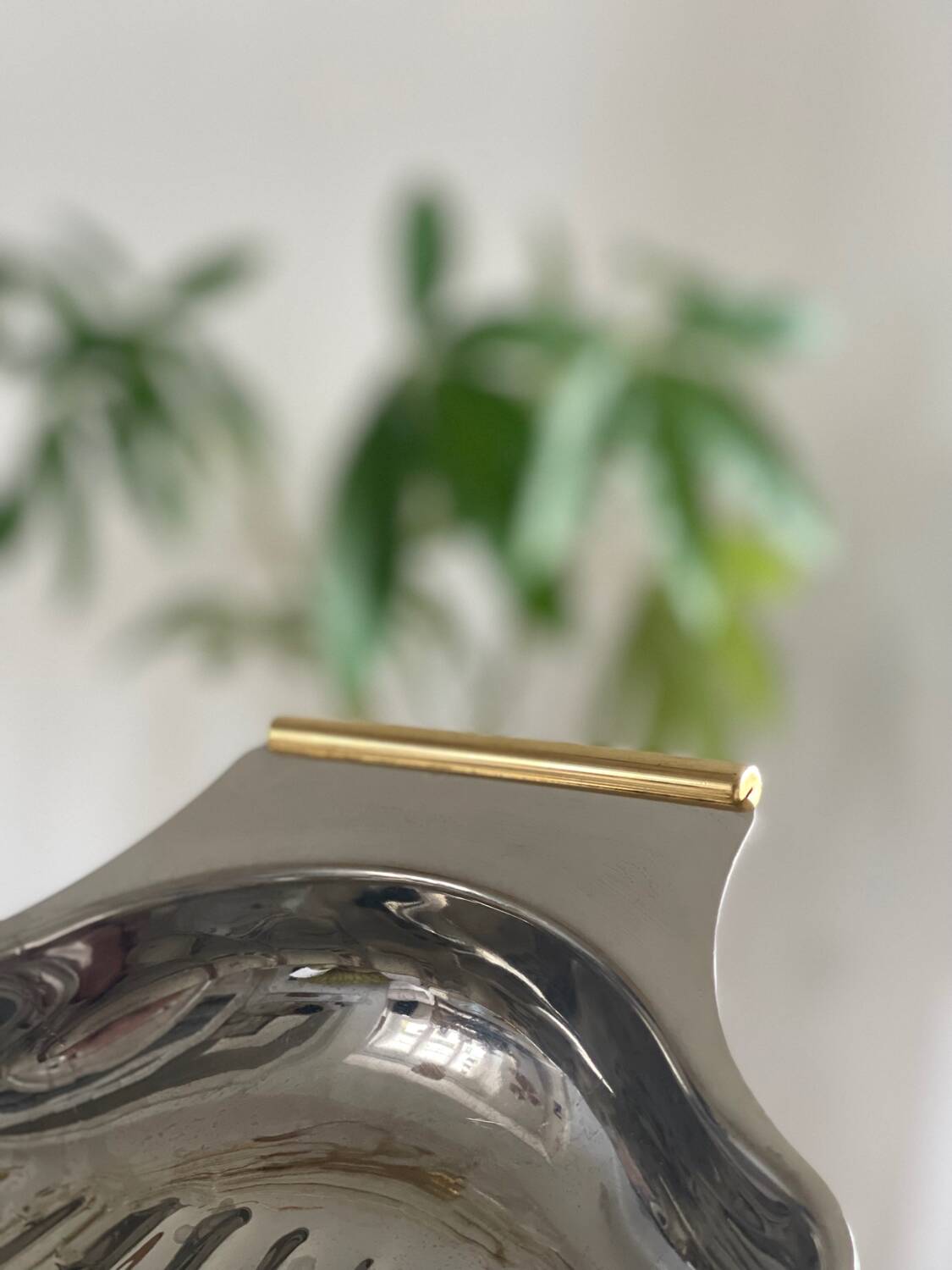 Silver-plated metal shell dish