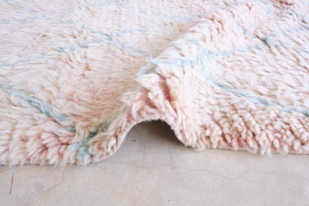 Moroccan Boujad rug in pink - 295 x 93 cm