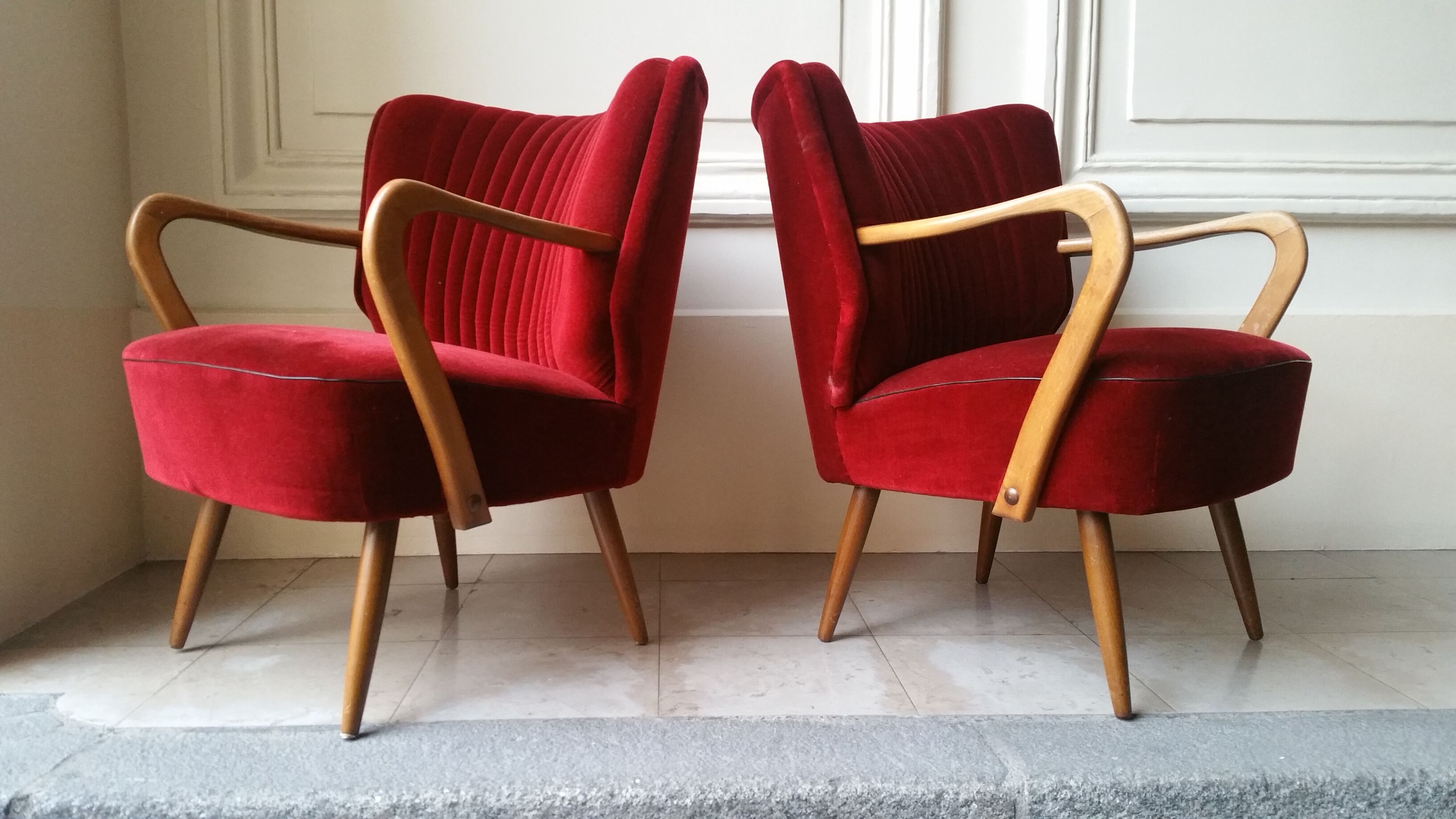 1/4 chairs red cinema cocktails