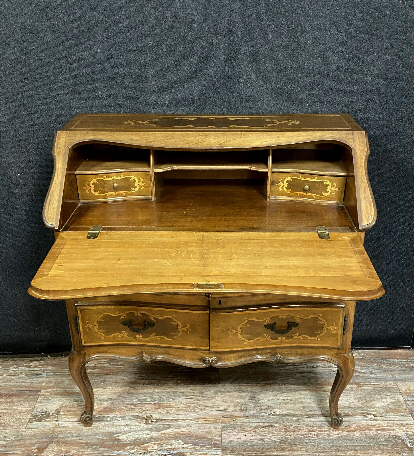 Dresser scriban Louis XV curved a befores in marquèterie