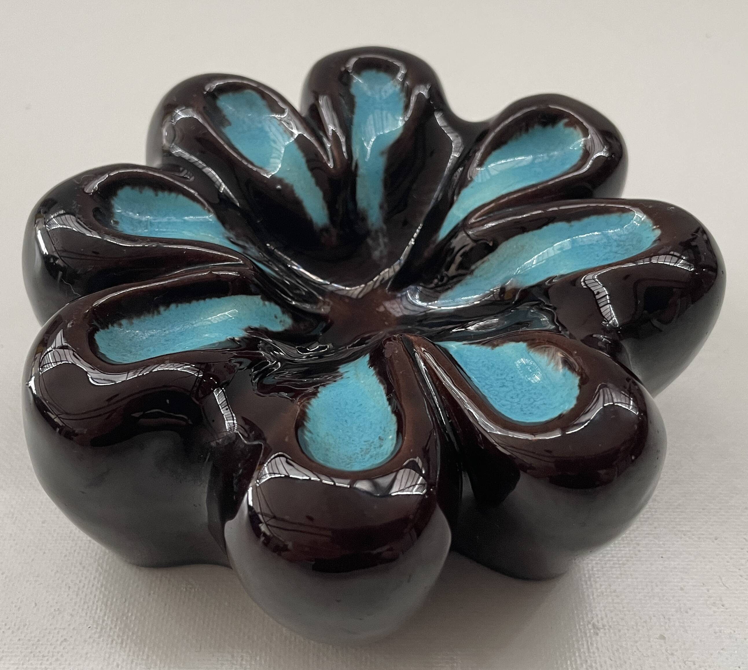 Ashtray or catch-all in ceramic from the 1950s, signed Dih-lem.